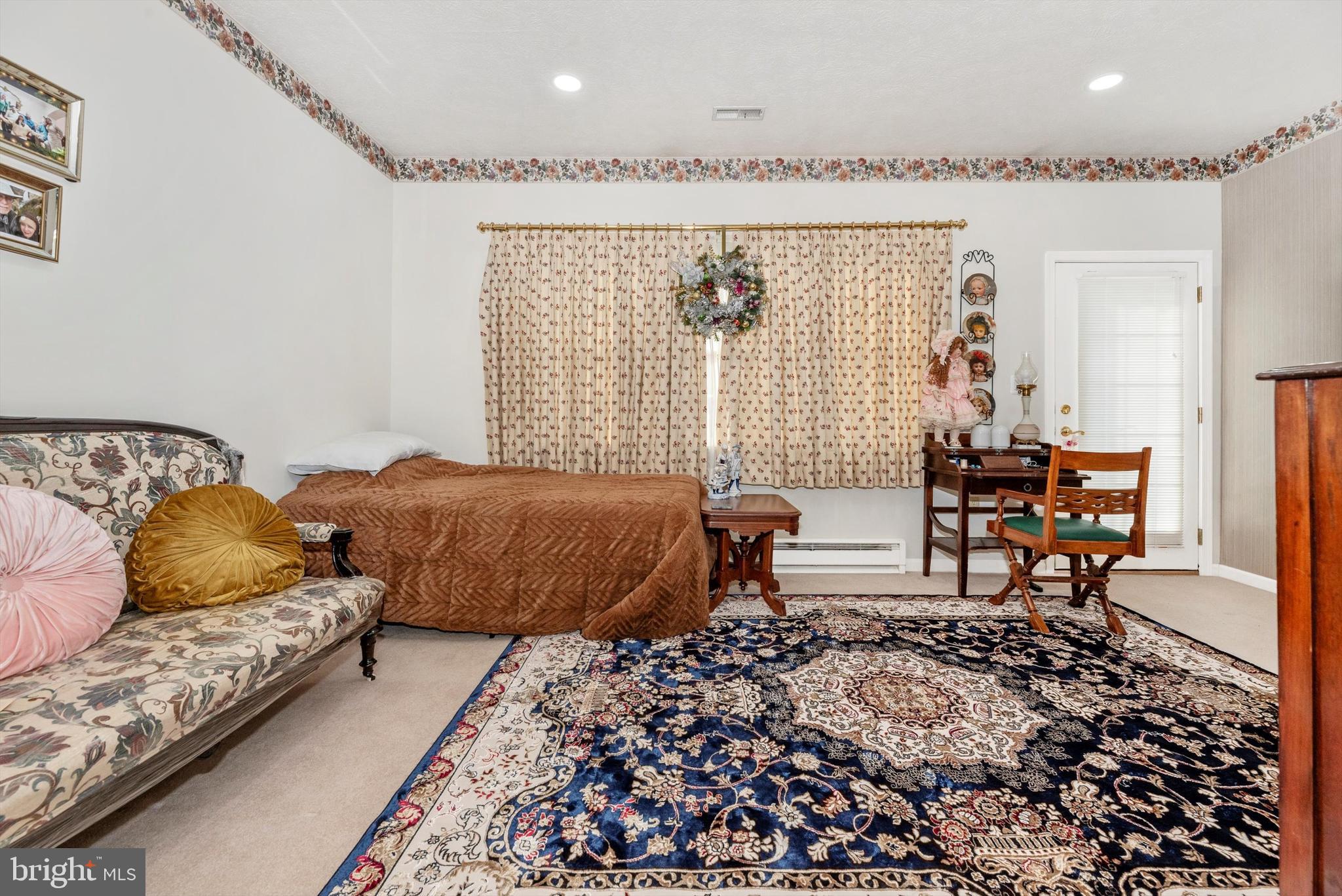 SUMMERLAND MANOR - Residential