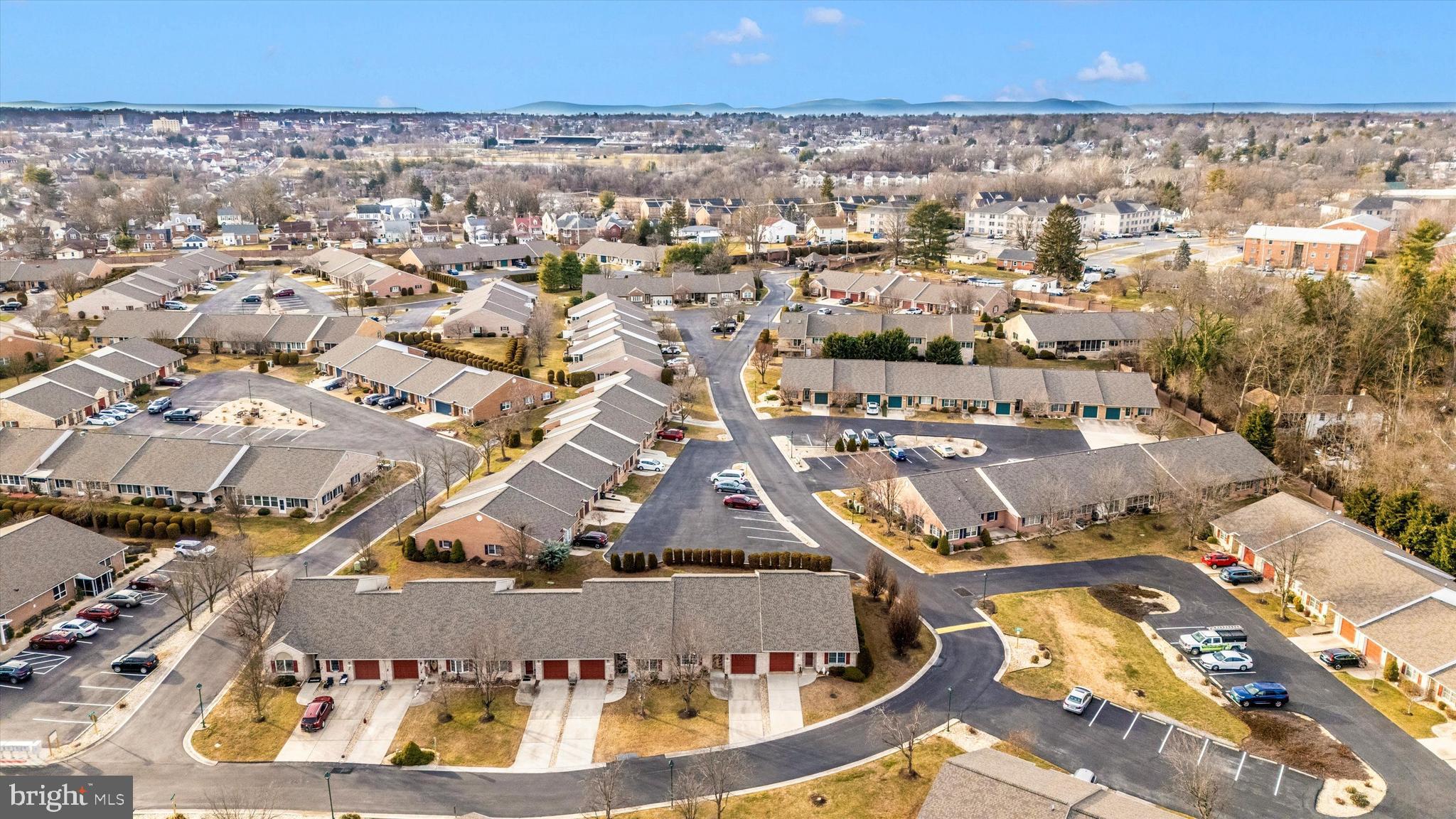 SUMMERLAND MANOR - Residential