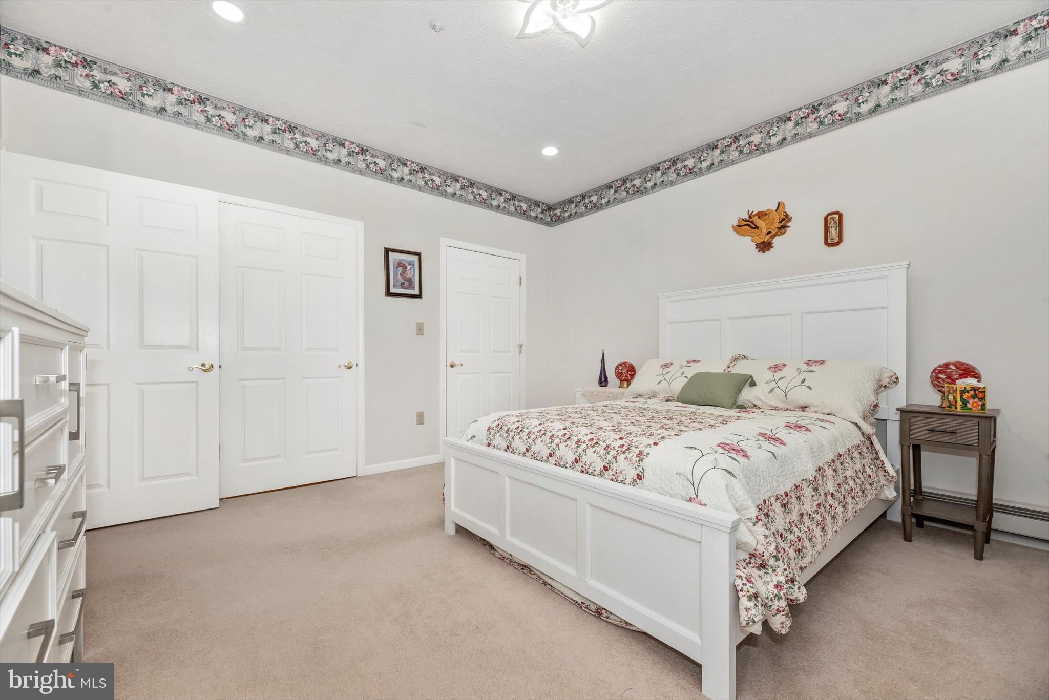 SUMMERLAND MANOR - Residential