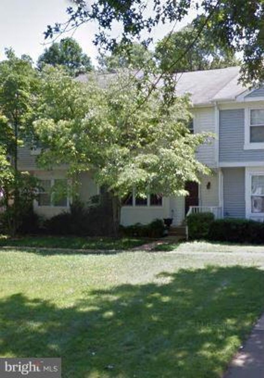 Check out this 3 level townhouse in sought after Montclair. Brink patio and deck. Awesome location with great amenities. Washer and dryer included. Conveniently located and close to everything! Deck and patio make it easy to entertain and grill. Don't forget to check out the community as well, the private beach is right around the corner!