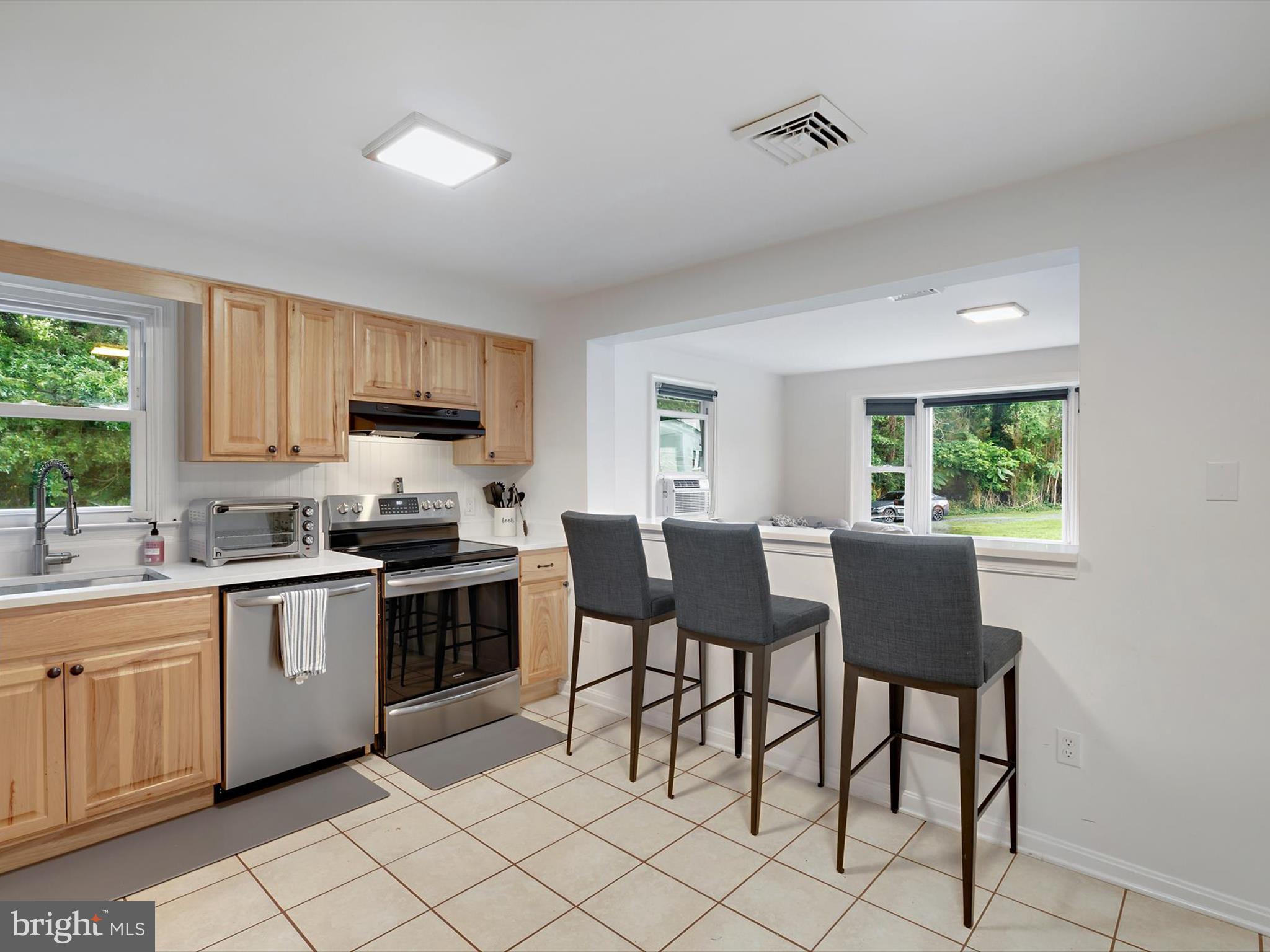 17 A ELLIOTT ROAD