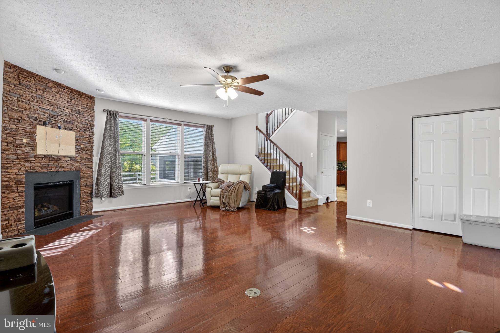 TOWNSEND VILLAGE IL - Residential