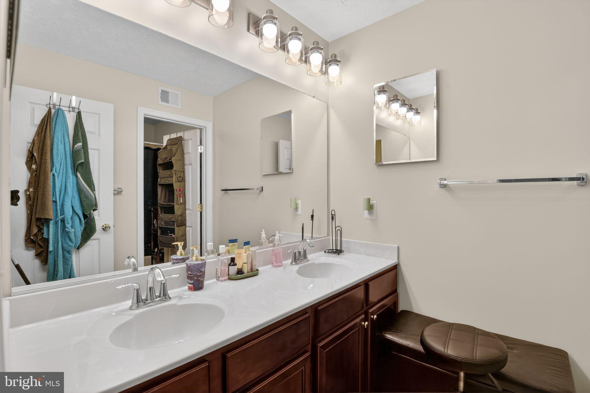 TOWNSEND VILLAGE IL - Residential