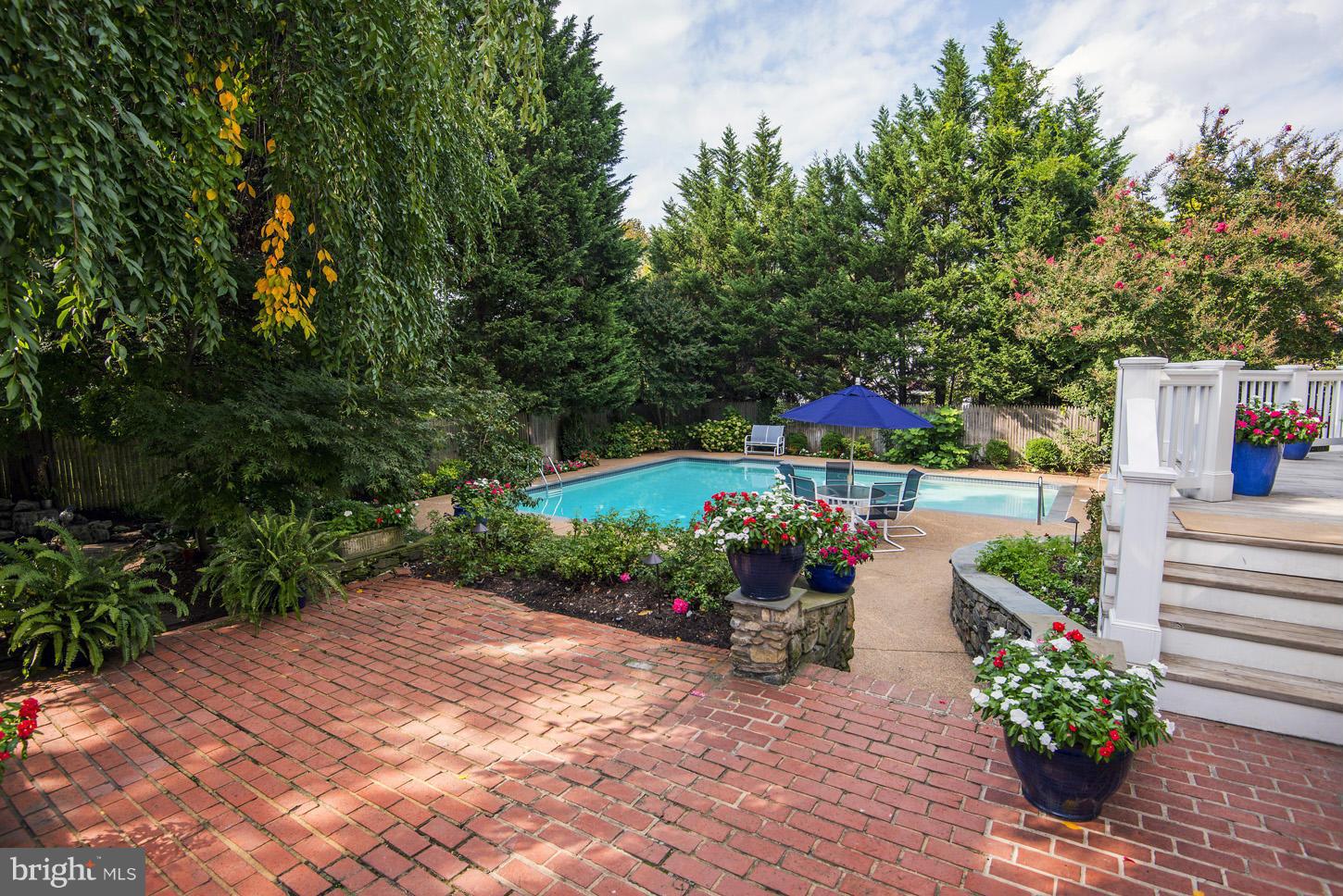 FOREST HILLS - Residential