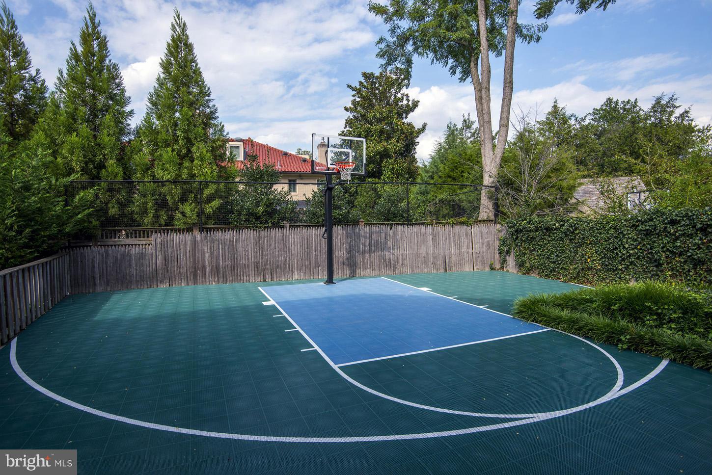 FOREST HILLS - Residential