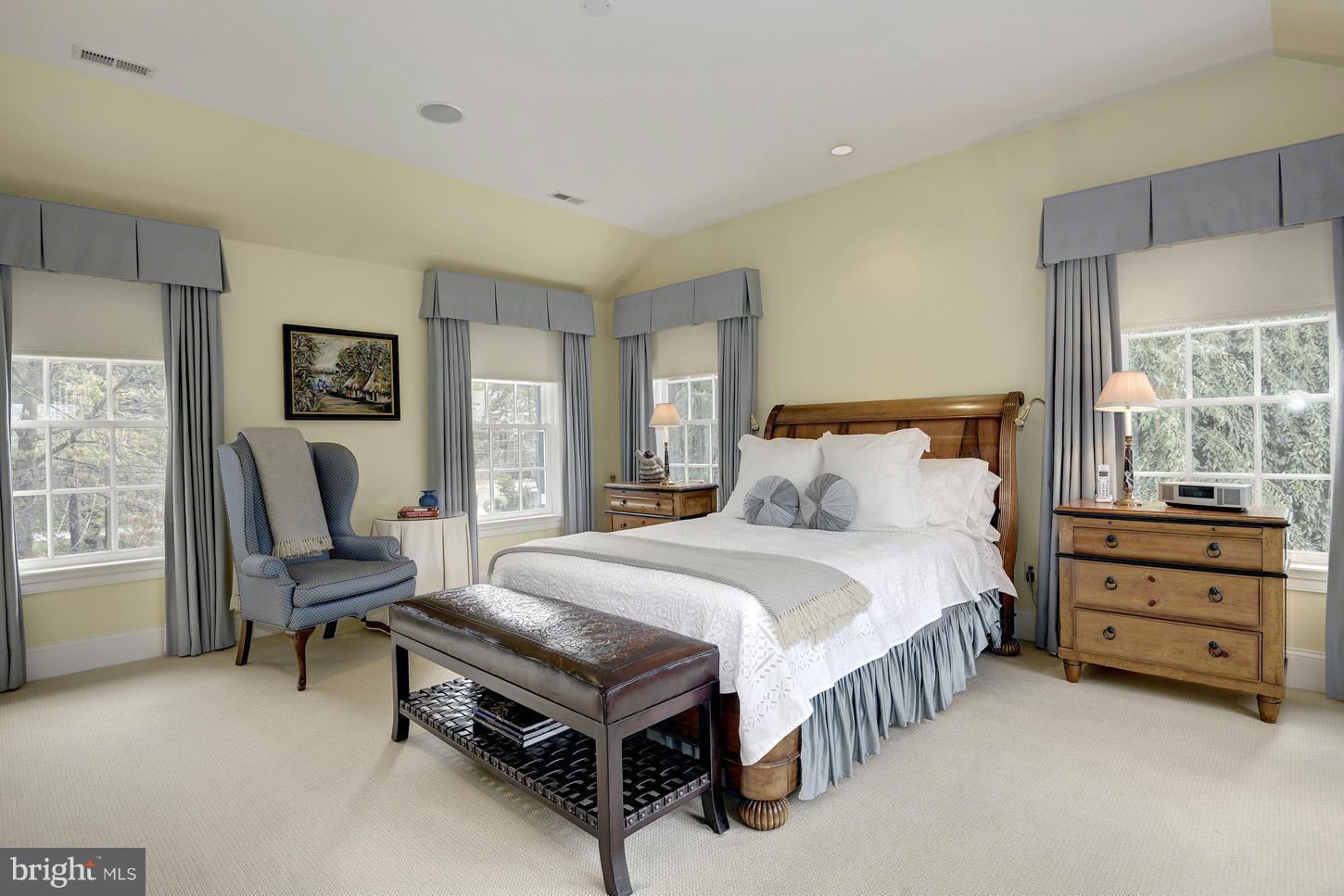 FOREST HILLS - Residential