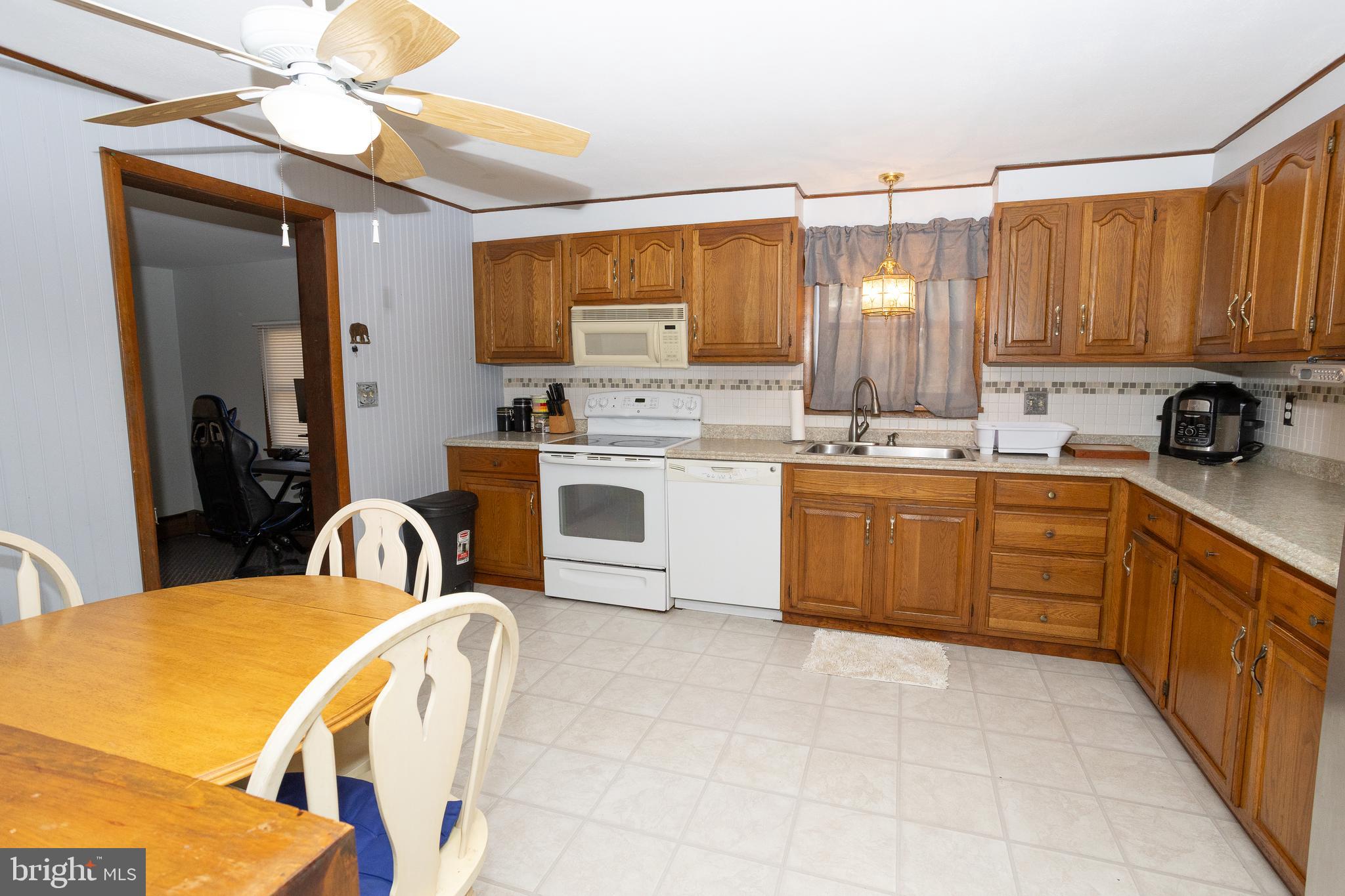 FEASTERVILLE - Residential