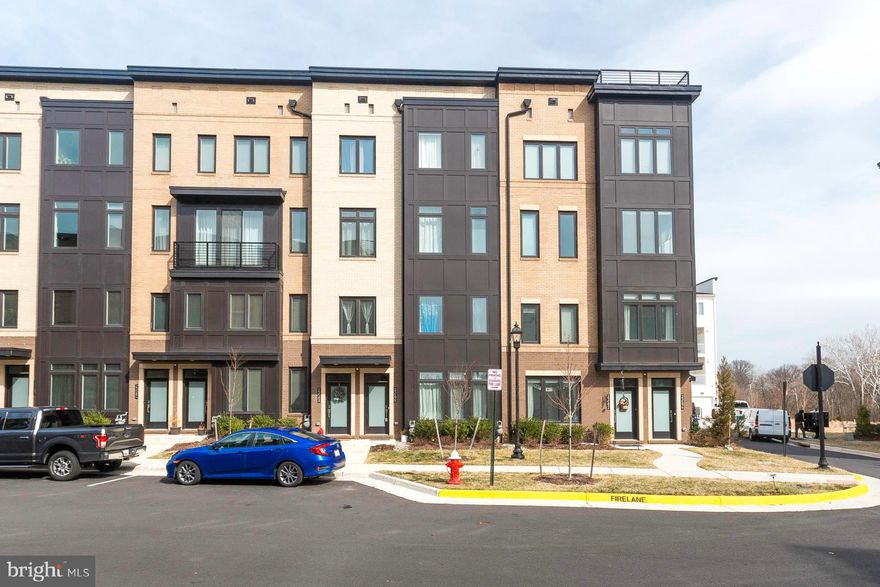 Contemporary home design. Open concept main level living area. The stylish gourmet kitchen.
The Spacious Owner's Suite features a luxurious bath with a magnificent oversized shower and a large walk-in closet. The Loudoun Valley II HOA amenities include three pools, three fitness centers, walking trails, tot lots, and clubhouse rental opportunities. There is plenty of parking. This home has a one-car garage  
This low-maintenance community has lawn care and snow removal provided. Loudoun Valley has lot of Rec Facilities, Pools, Fitness Centers, COMMUTER DREAM Minutes From Toll Road and LC Pkwy, 10 MINS to Dulles, 15 MINS to Reston Town Center, Easy to TYSONS or PARK and RIDE! Popular Schools!