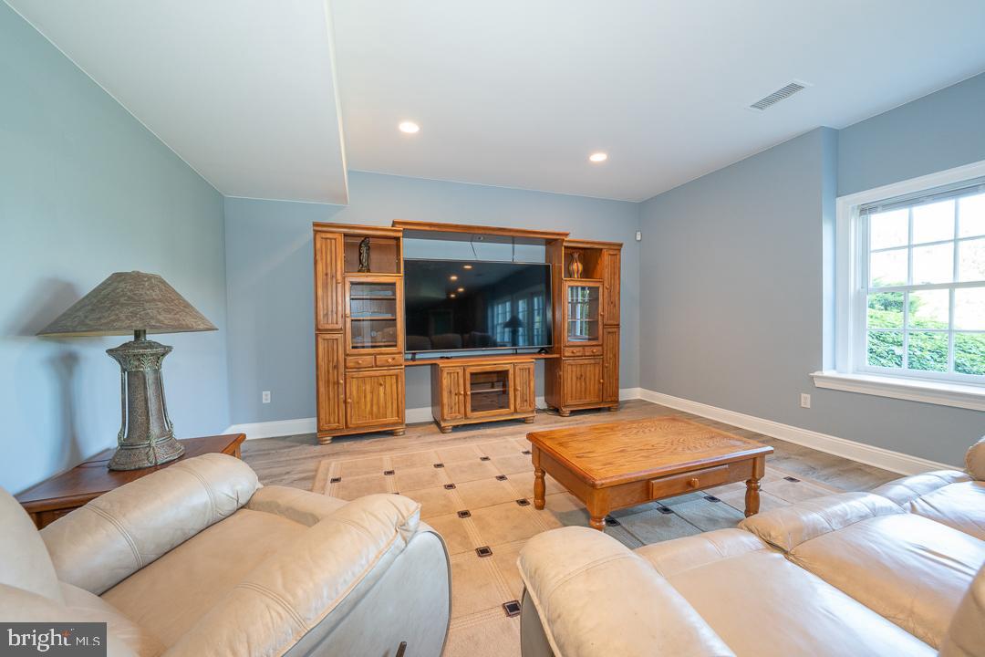 SPRING MEADOW FARM - Residential