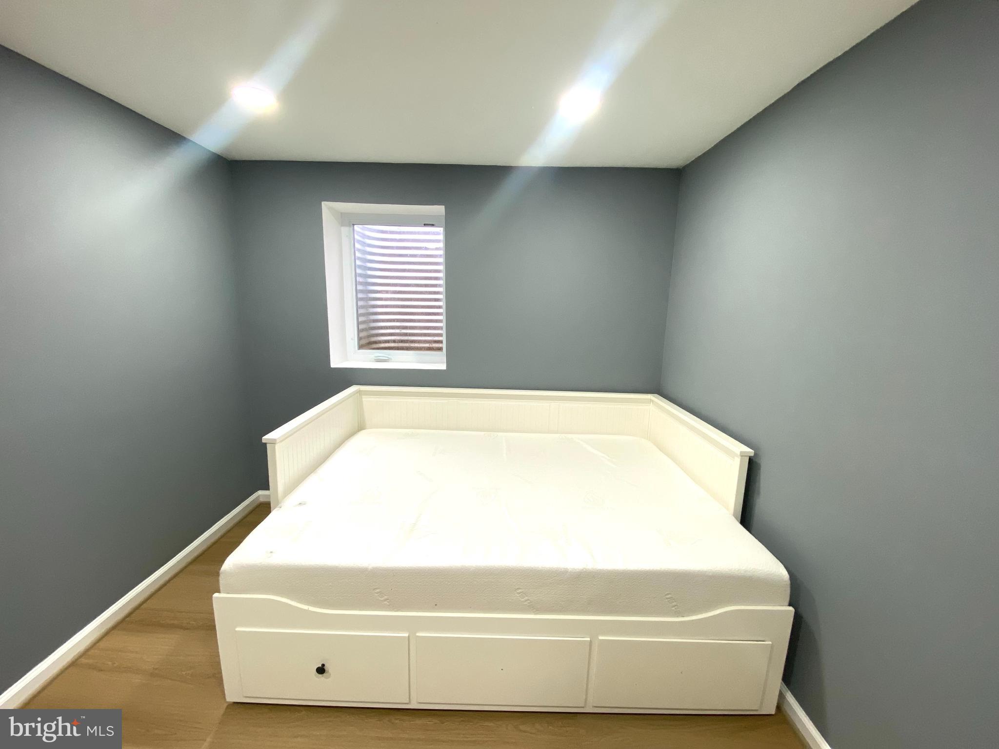 SHADY GROVE VILLAGE - Residential Lease