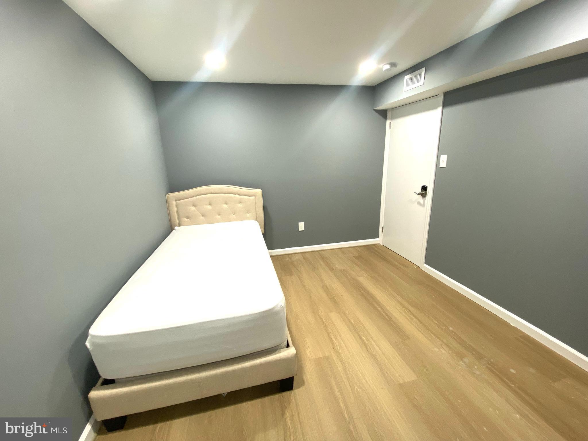 SHADY GROVE VILLAGE - Residential Lease