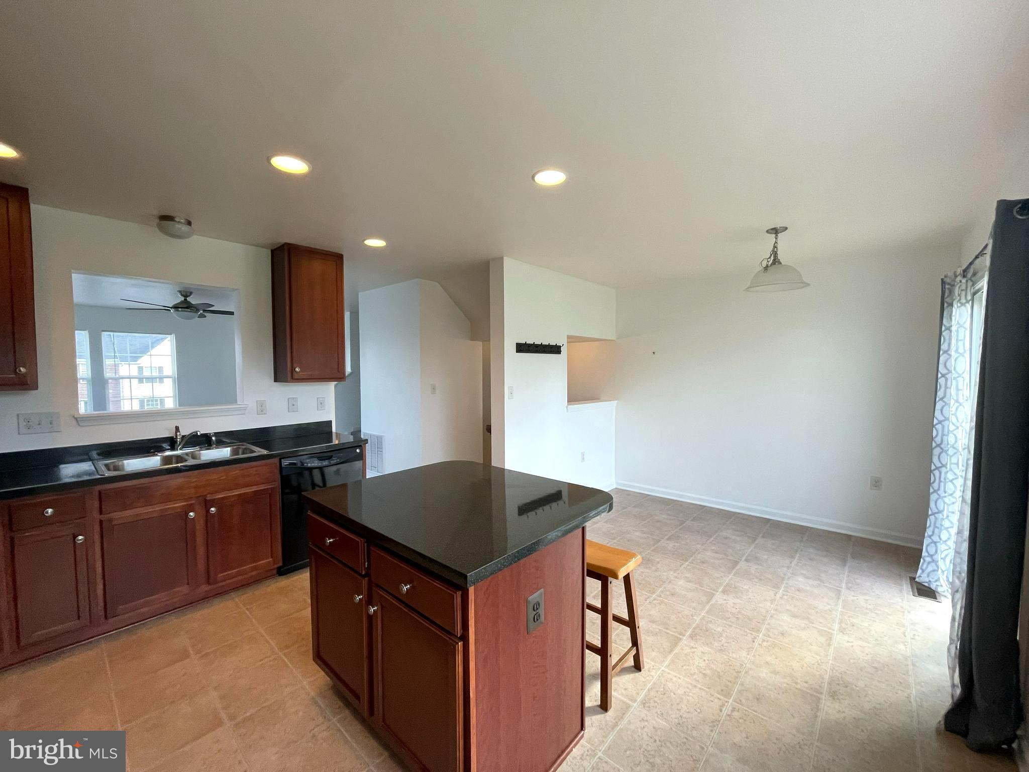 FAIRWAYS EAST - Residential Lease