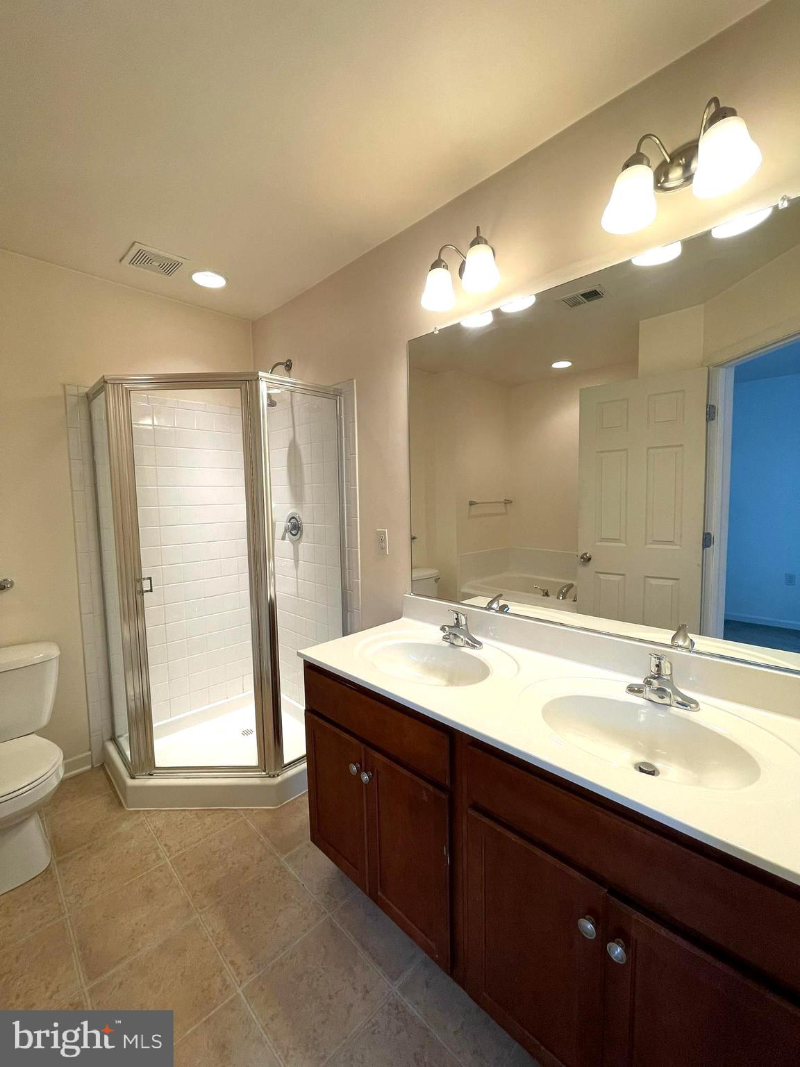 FAIRWAYS EAST - Residential Lease