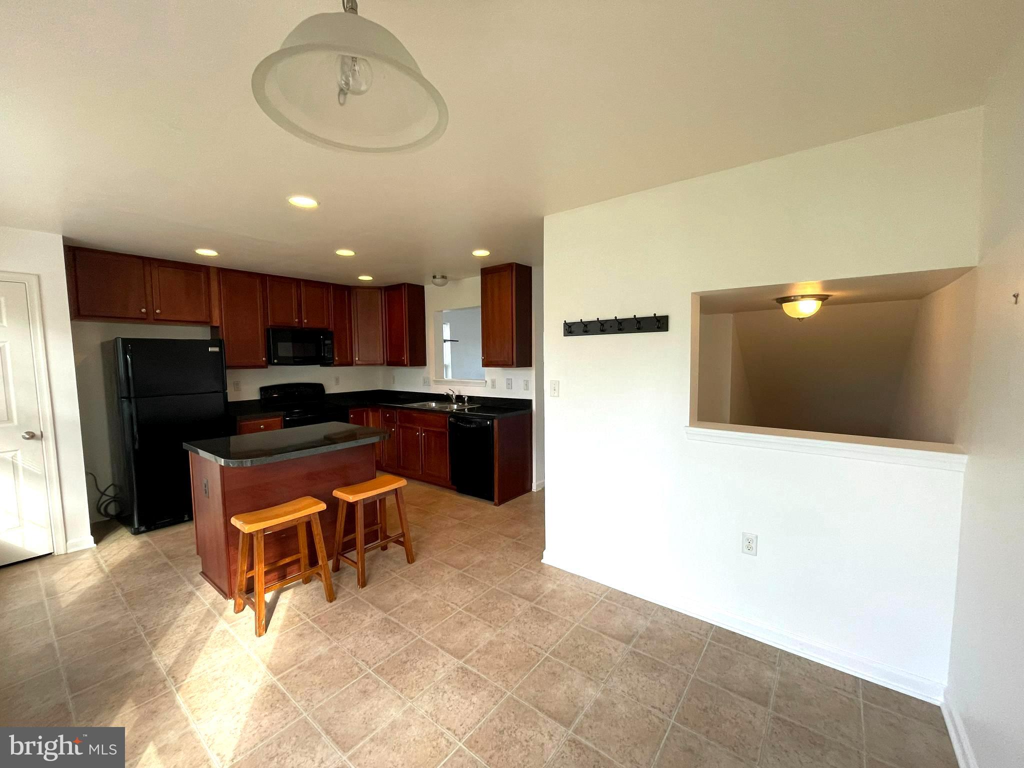 FAIRWAYS EAST - Residential Lease