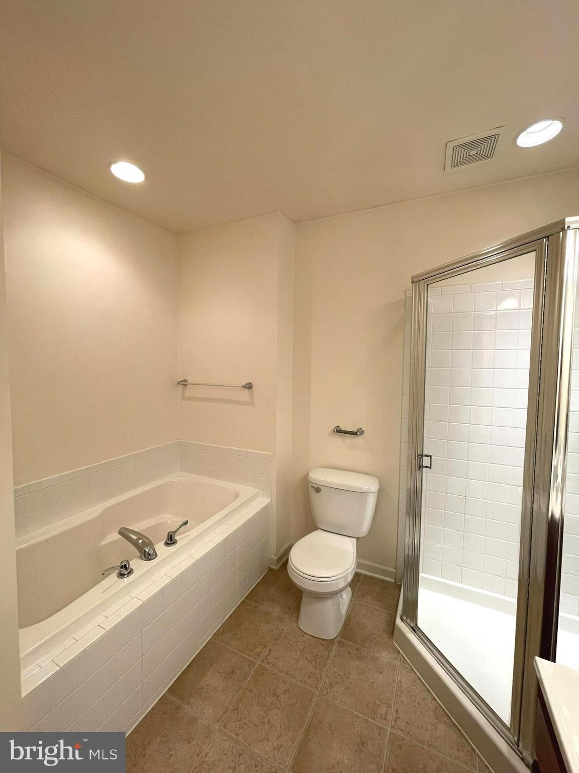 FAIRWAYS EAST - Residential Lease