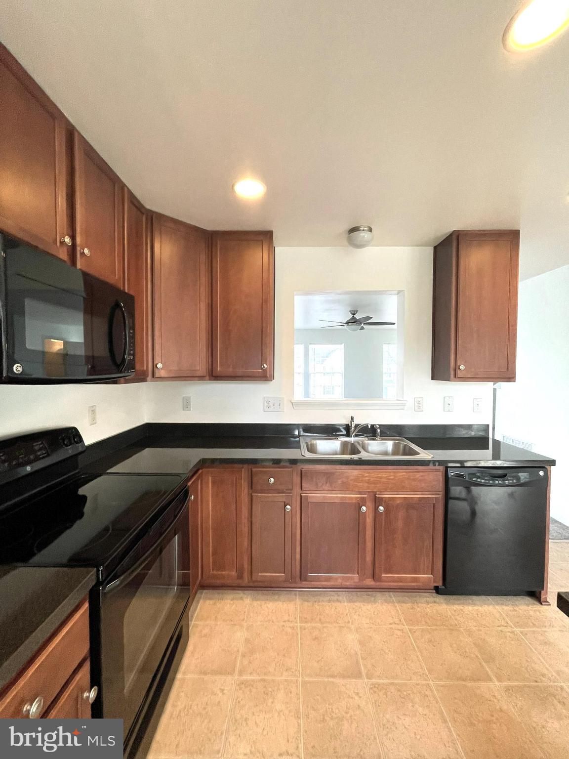 FAIRWAYS EAST - Residential Lease