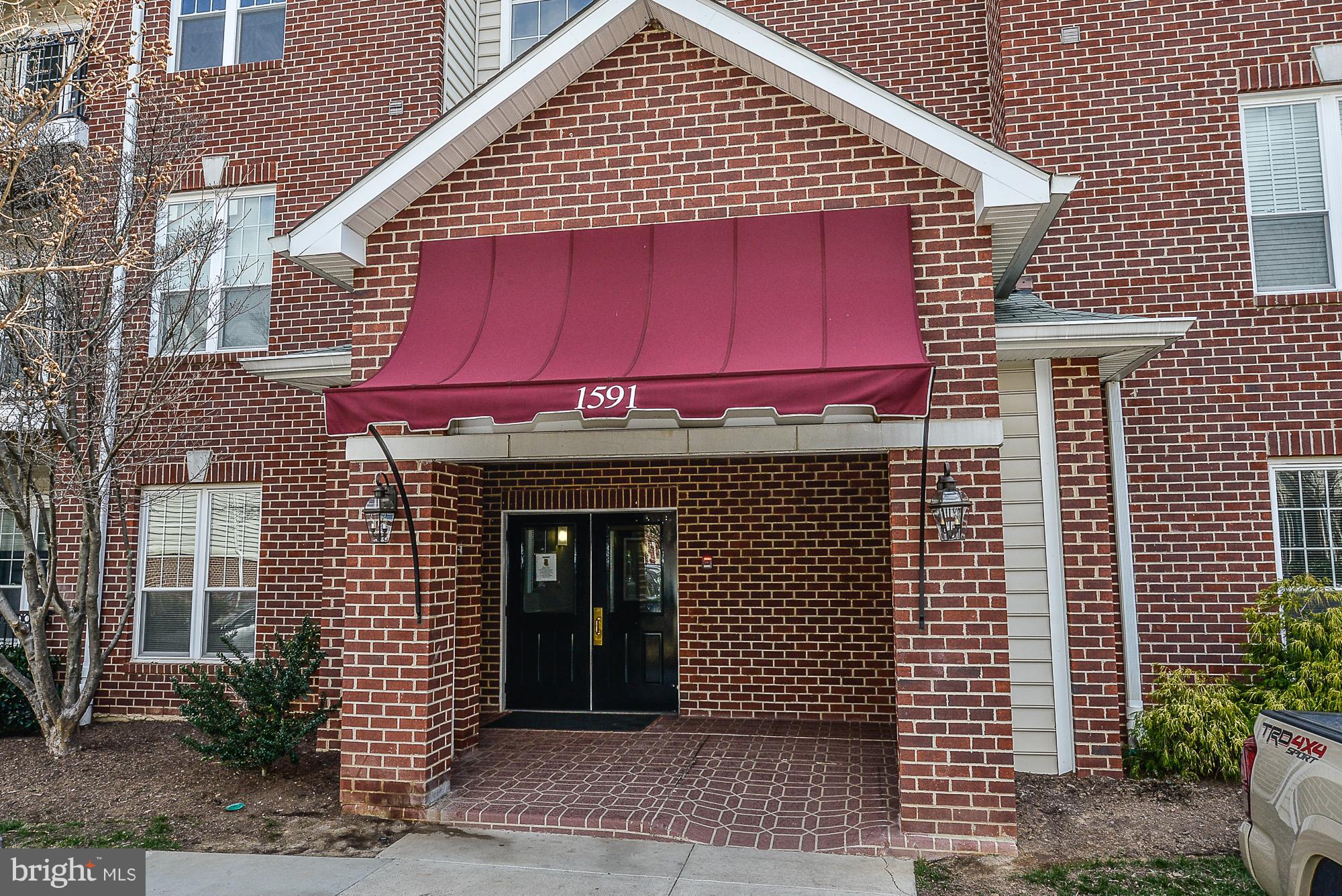 GATES OF MCLEAN - Residential