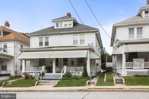 Townhouse For Sale - 211 W High Street<br/> York County, RED LION, PA 17356