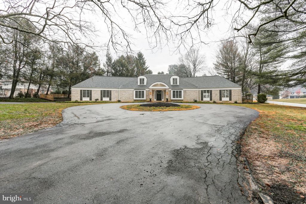 Photo of 101 River Drive, Lancaster, PA 17603 (MLS # PALA2031112)