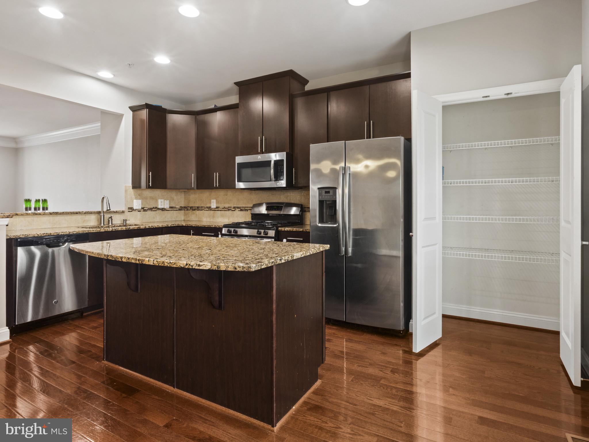 HOWARD SQUARE - Residential