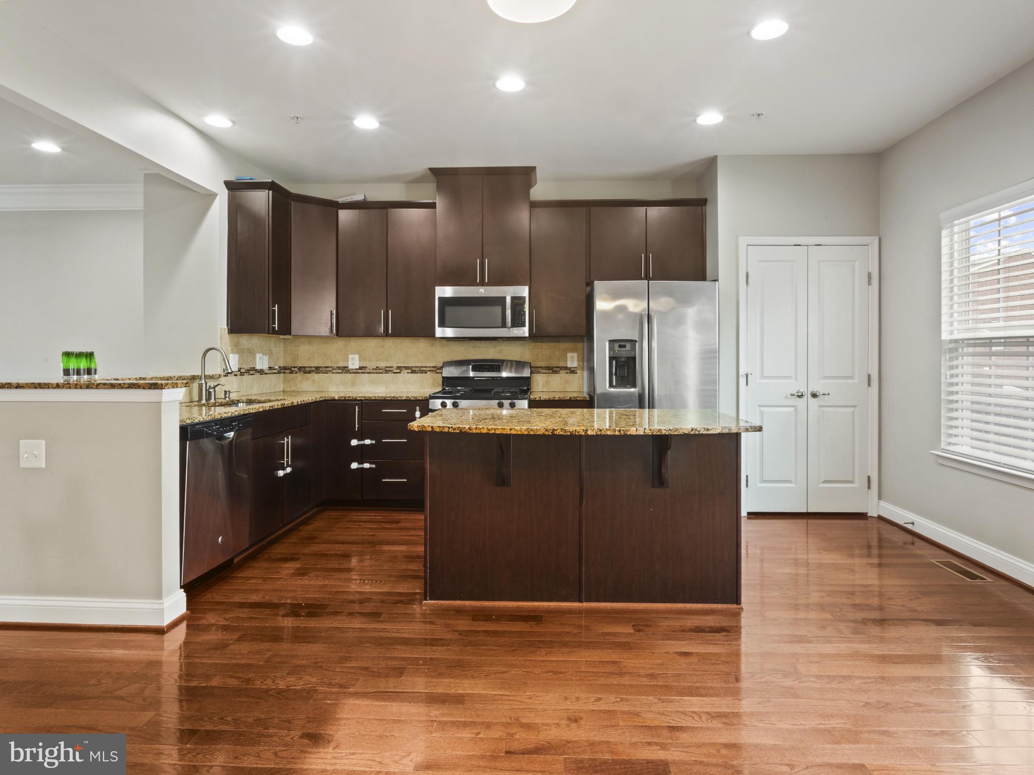 HOWARD SQUARE - Residential