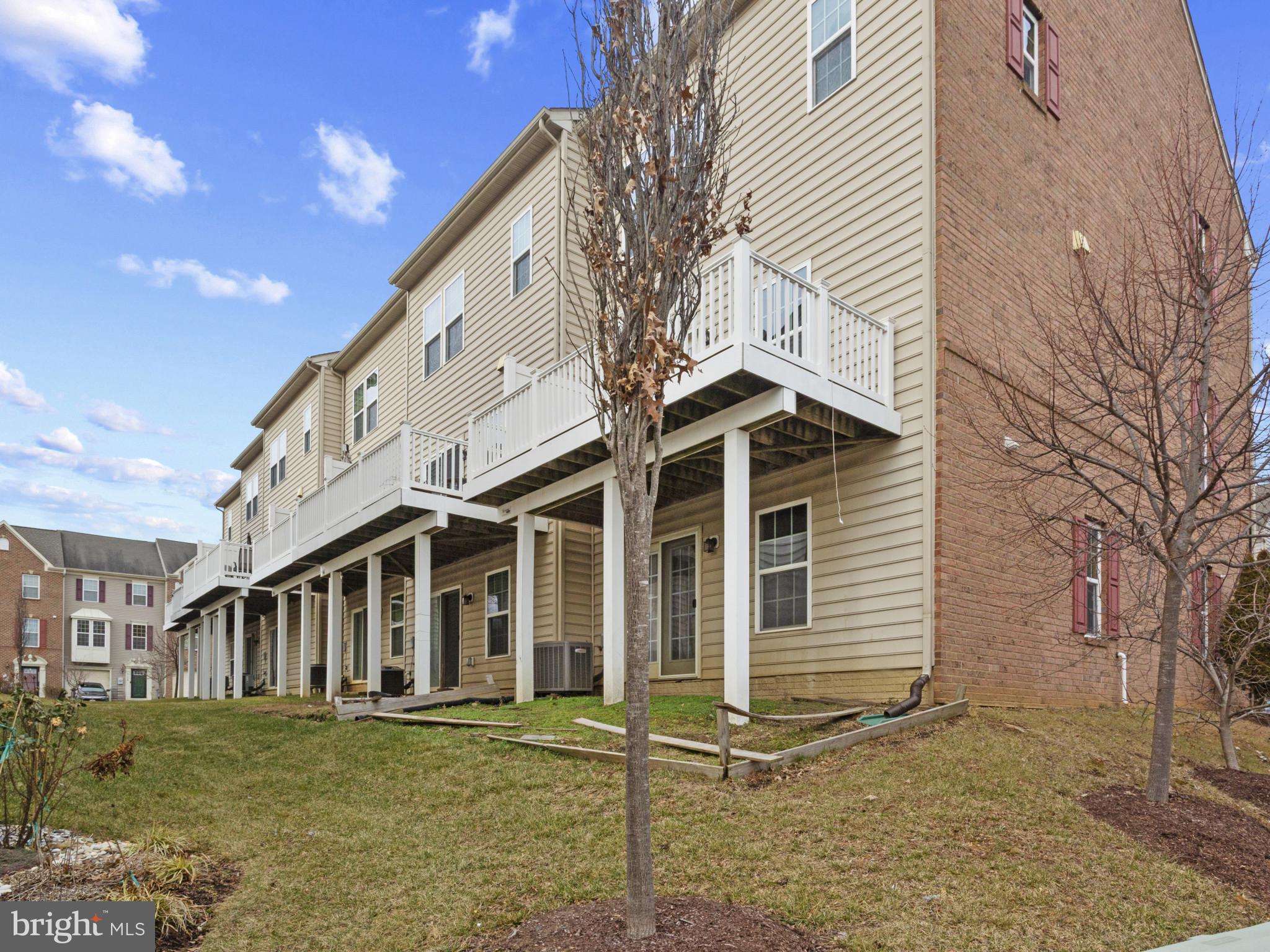 HOWARD SQUARE - Residential