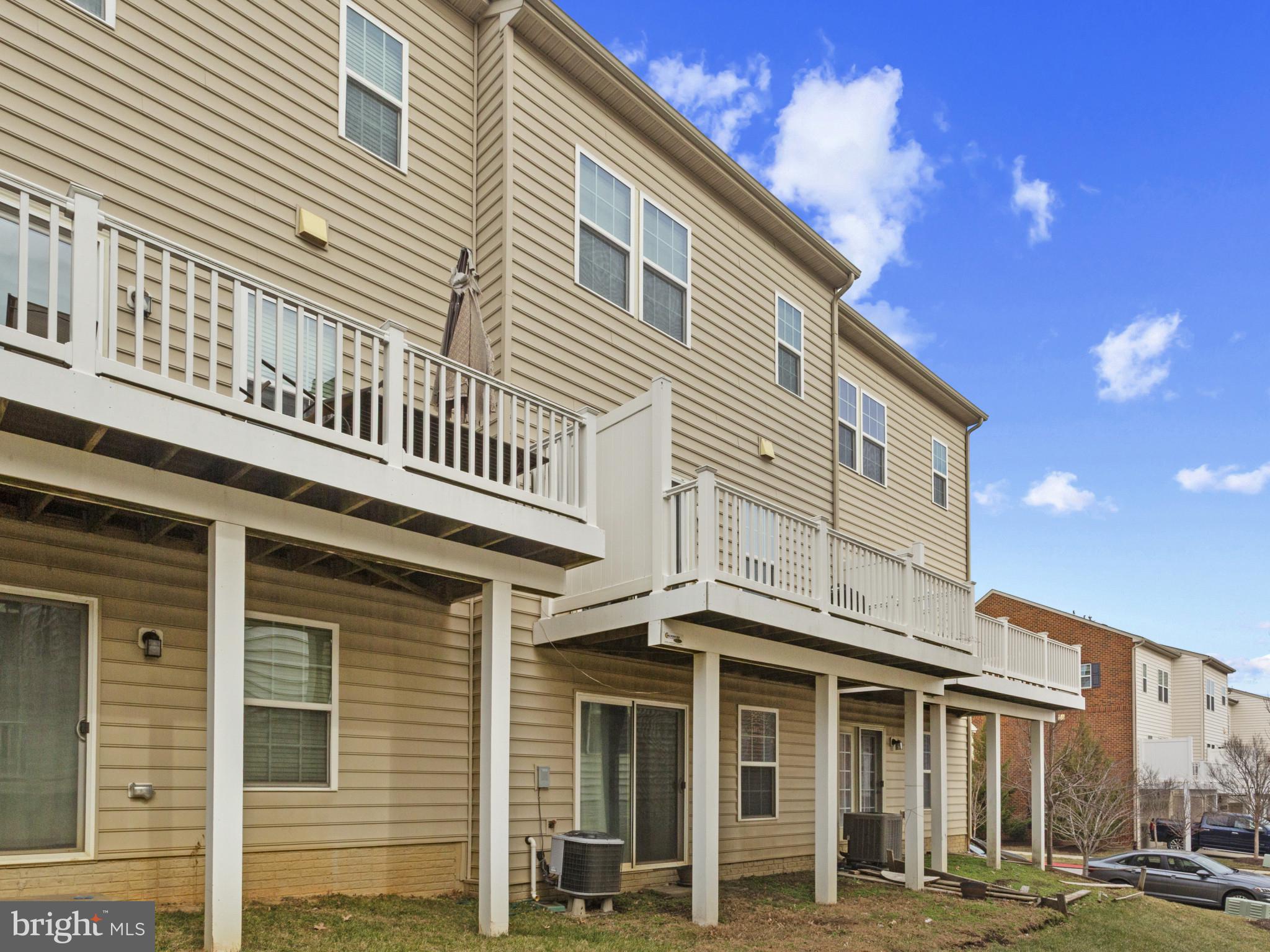 HOWARD SQUARE - Residential