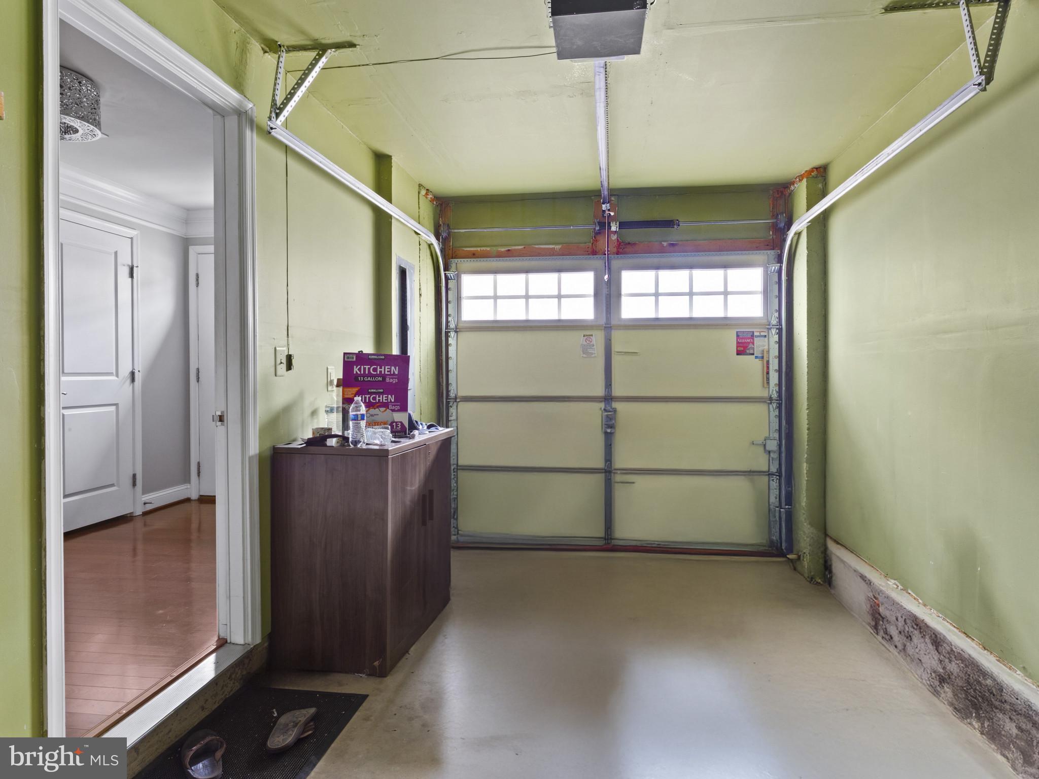 HOWARD SQUARE - Residential