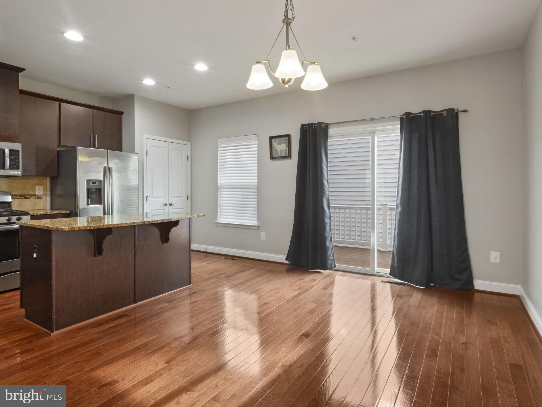 HOWARD SQUARE - Residential