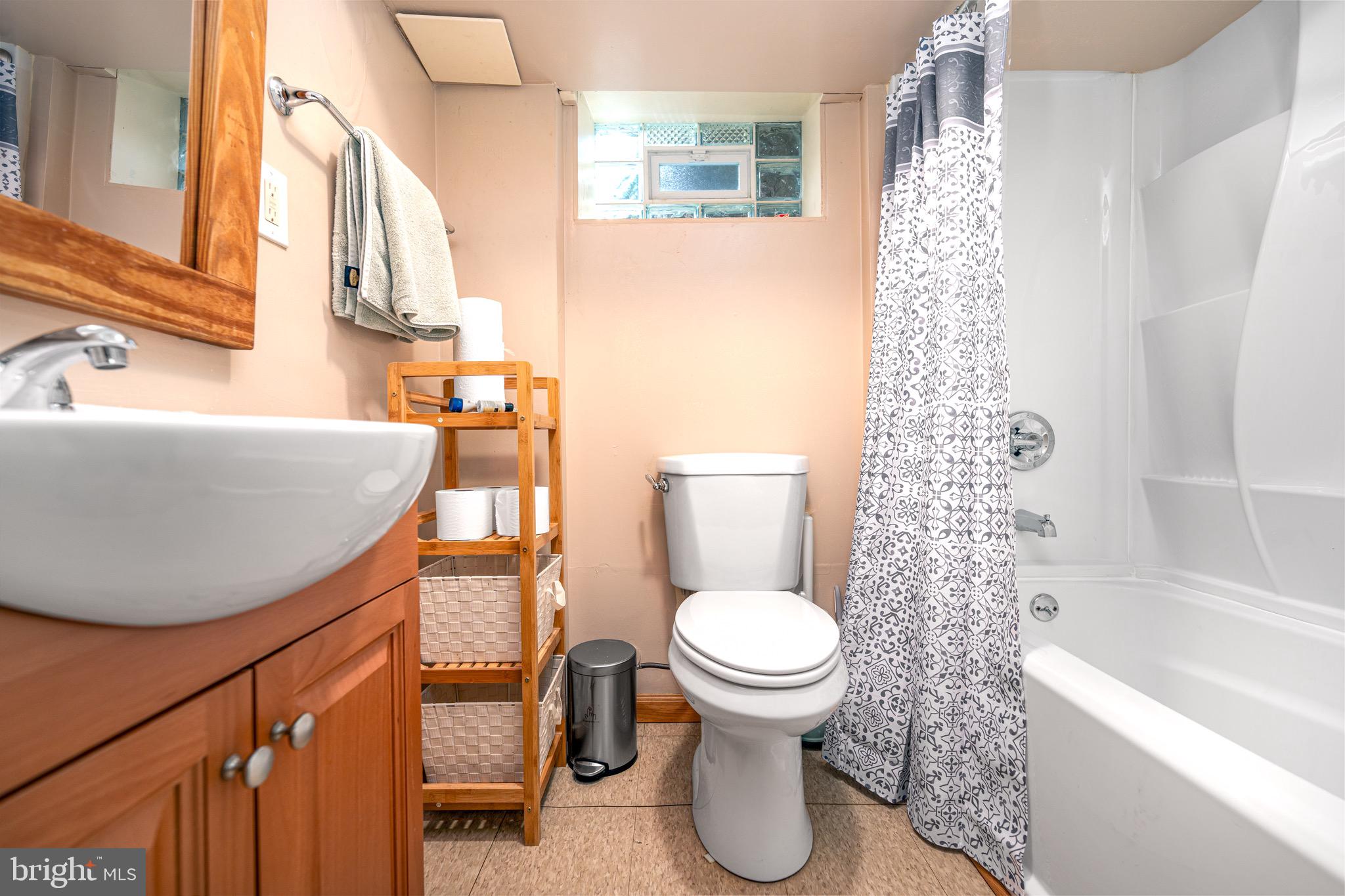 CROSS COUNTRY - Residential Lease