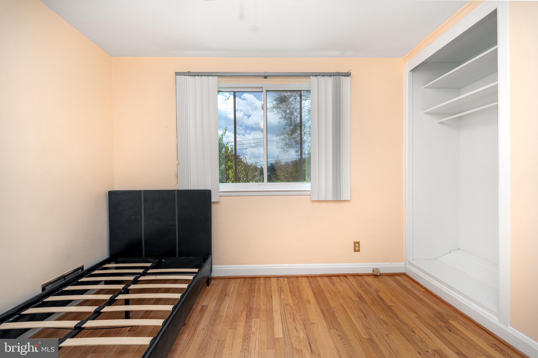 CROSS COUNTRY - Residential Lease