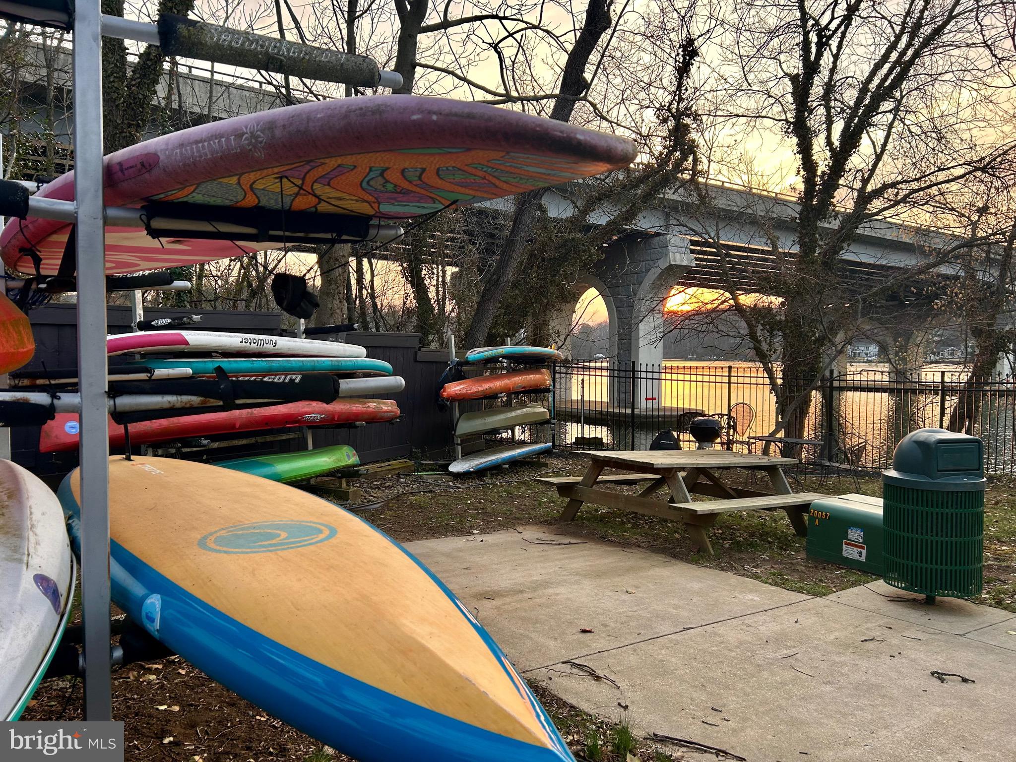 MARINERS COVE - Residential