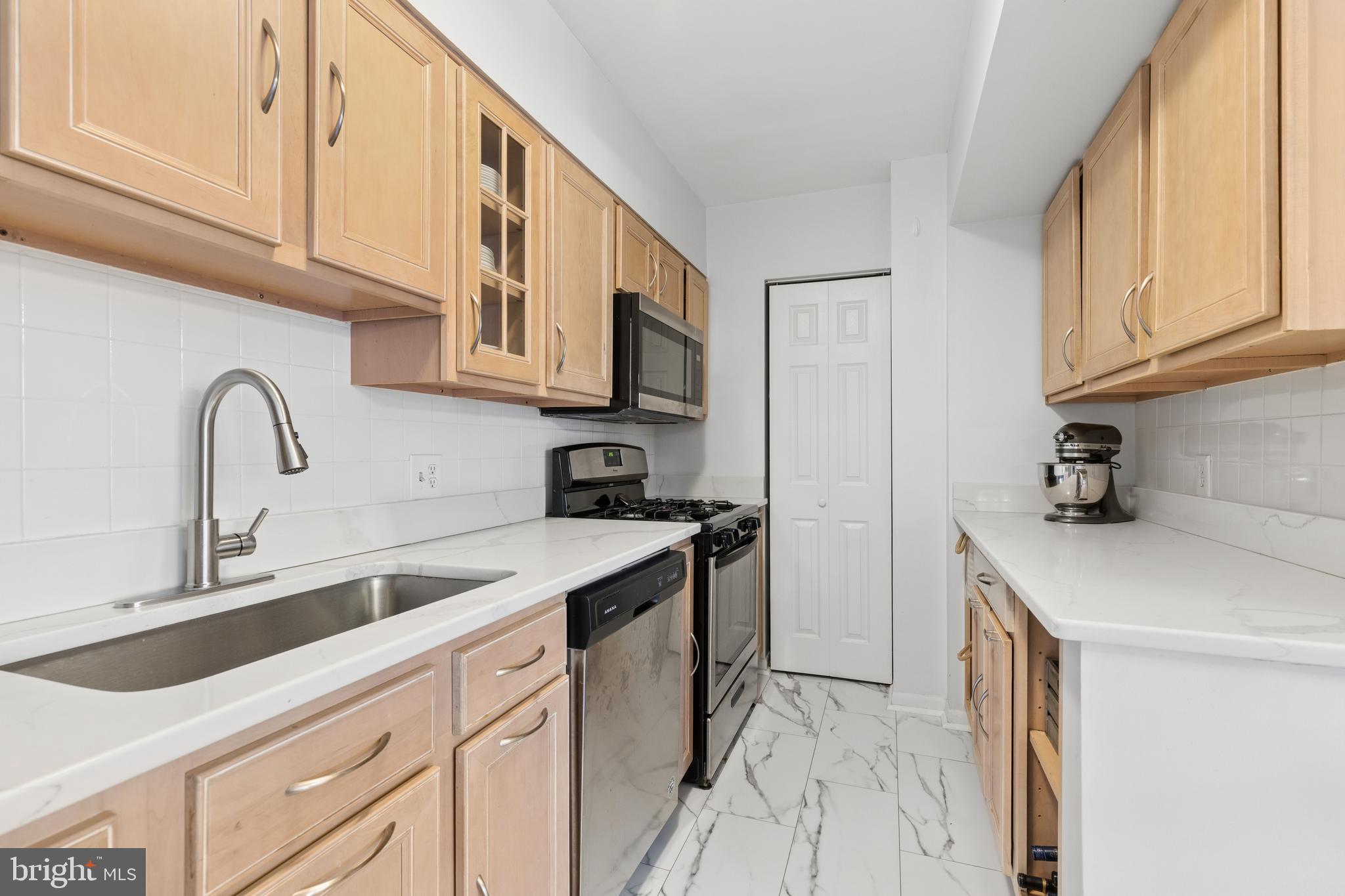 MARINERS COVE - Residential