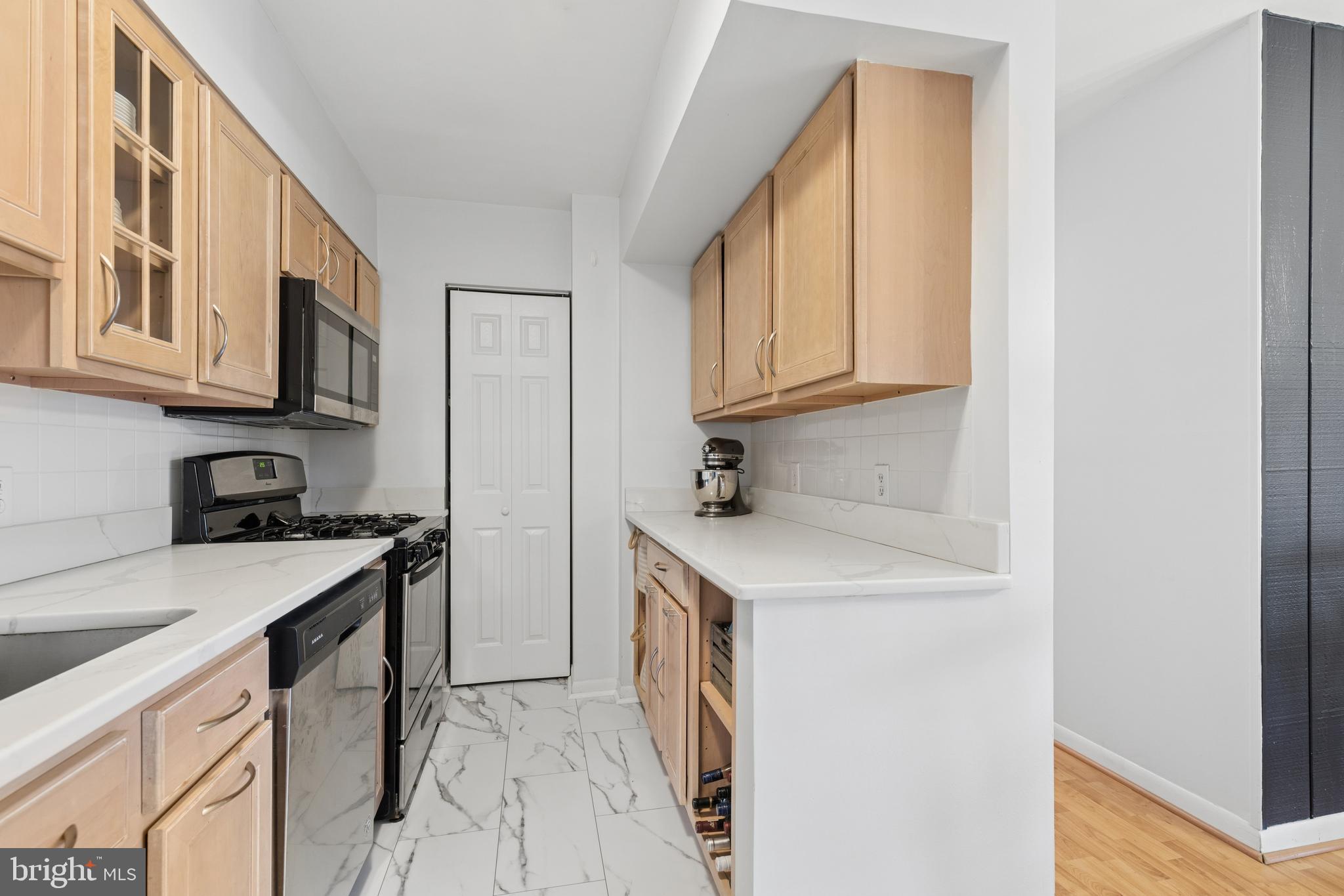 MARINERS COVE - Residential