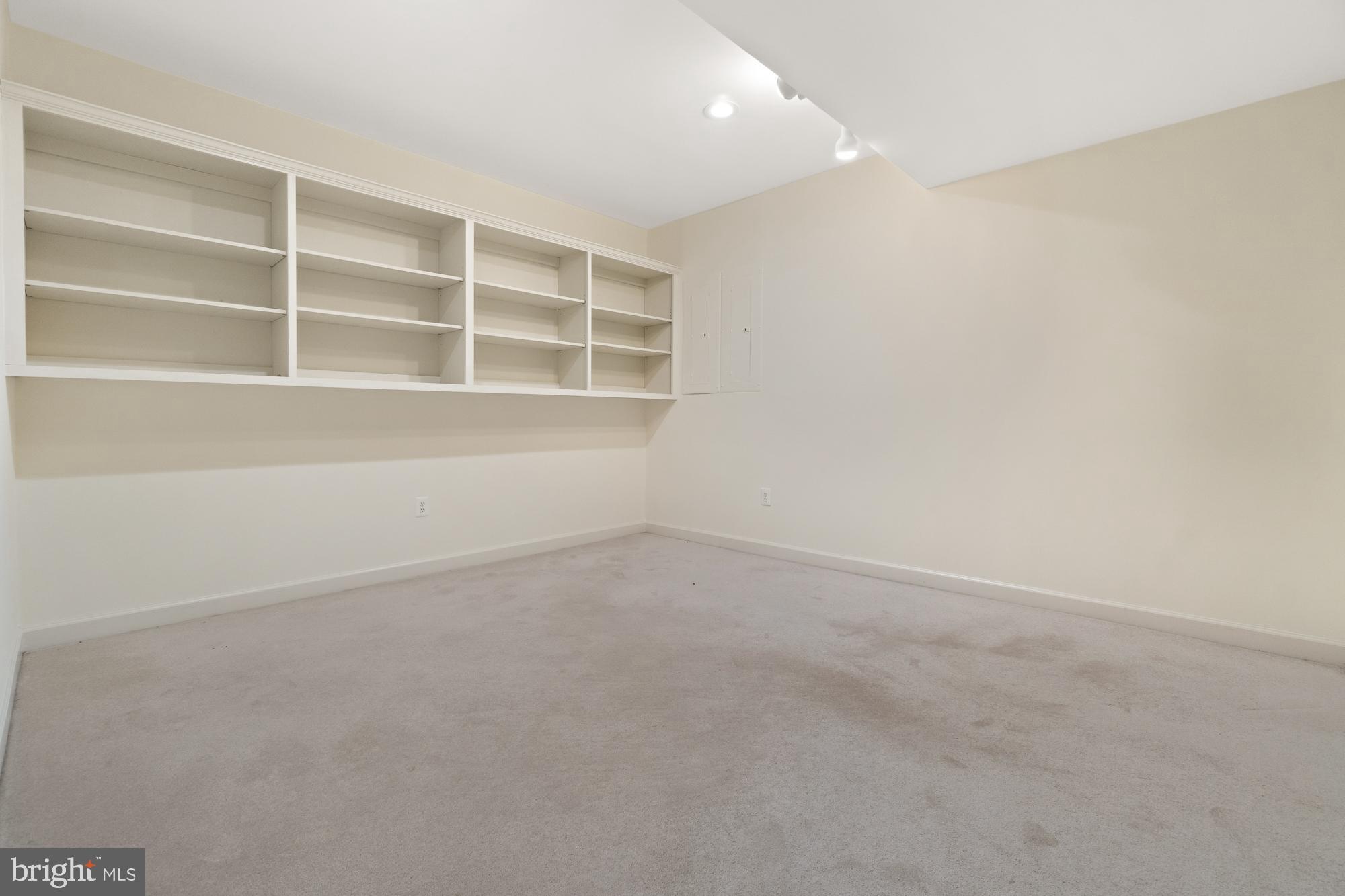 WOODS AT TAMA - Residential