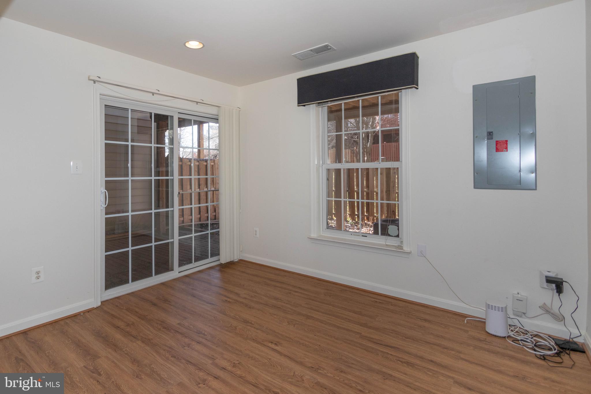 HIGHLAND OAKS - Residential Lease