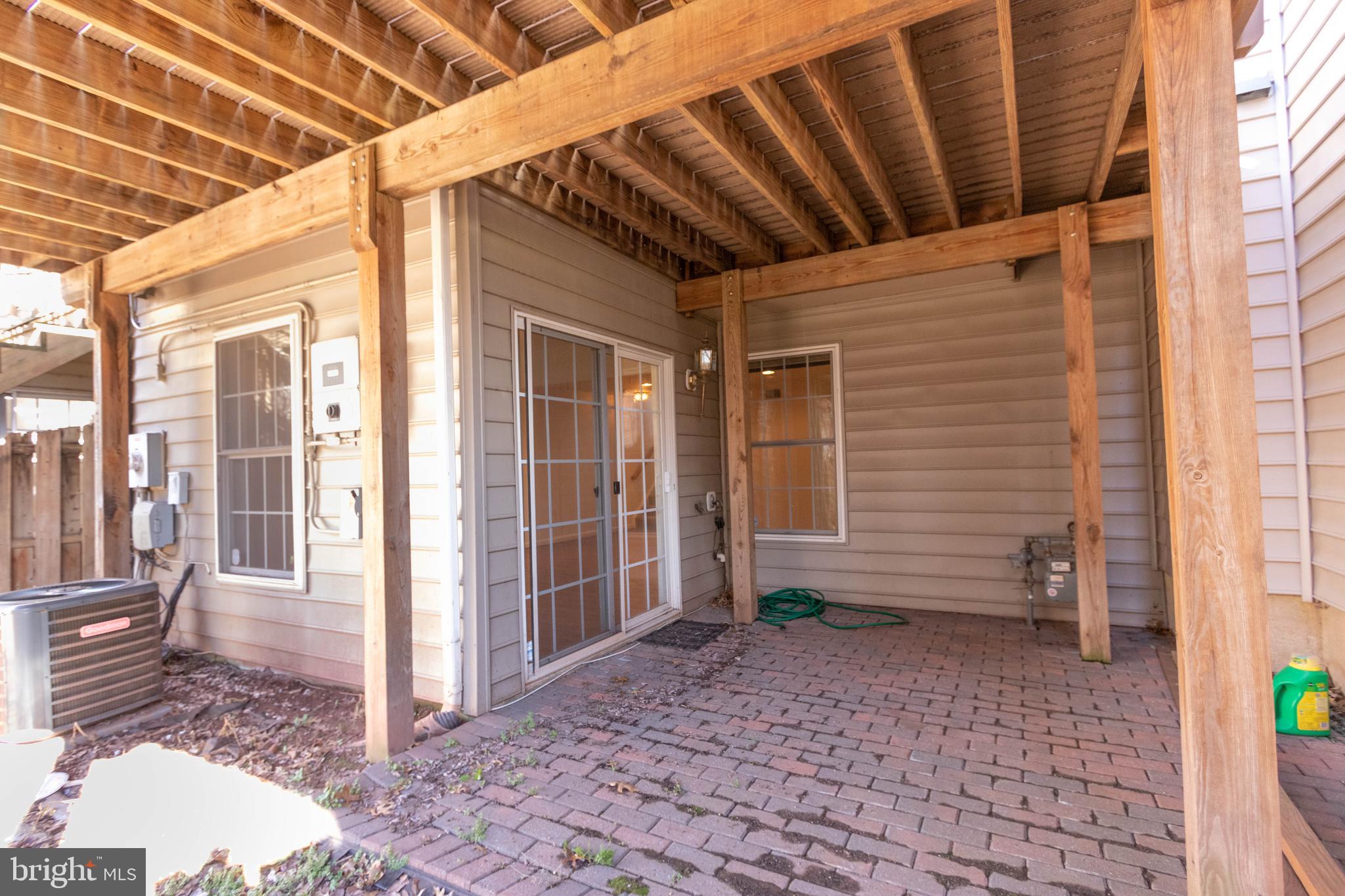 HIGHLAND OAKS - Residential Lease