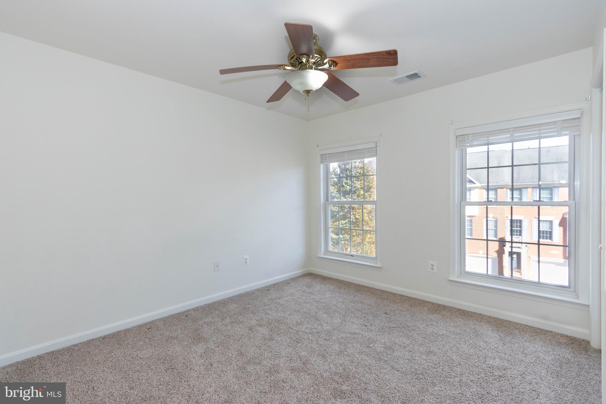 HIGHLAND OAKS - Residential Lease