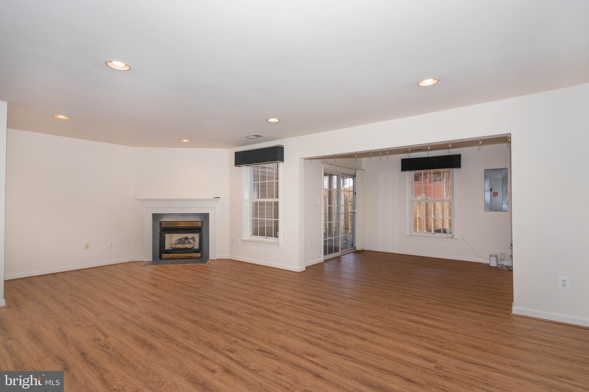 HIGHLAND OAKS - Residential Lease