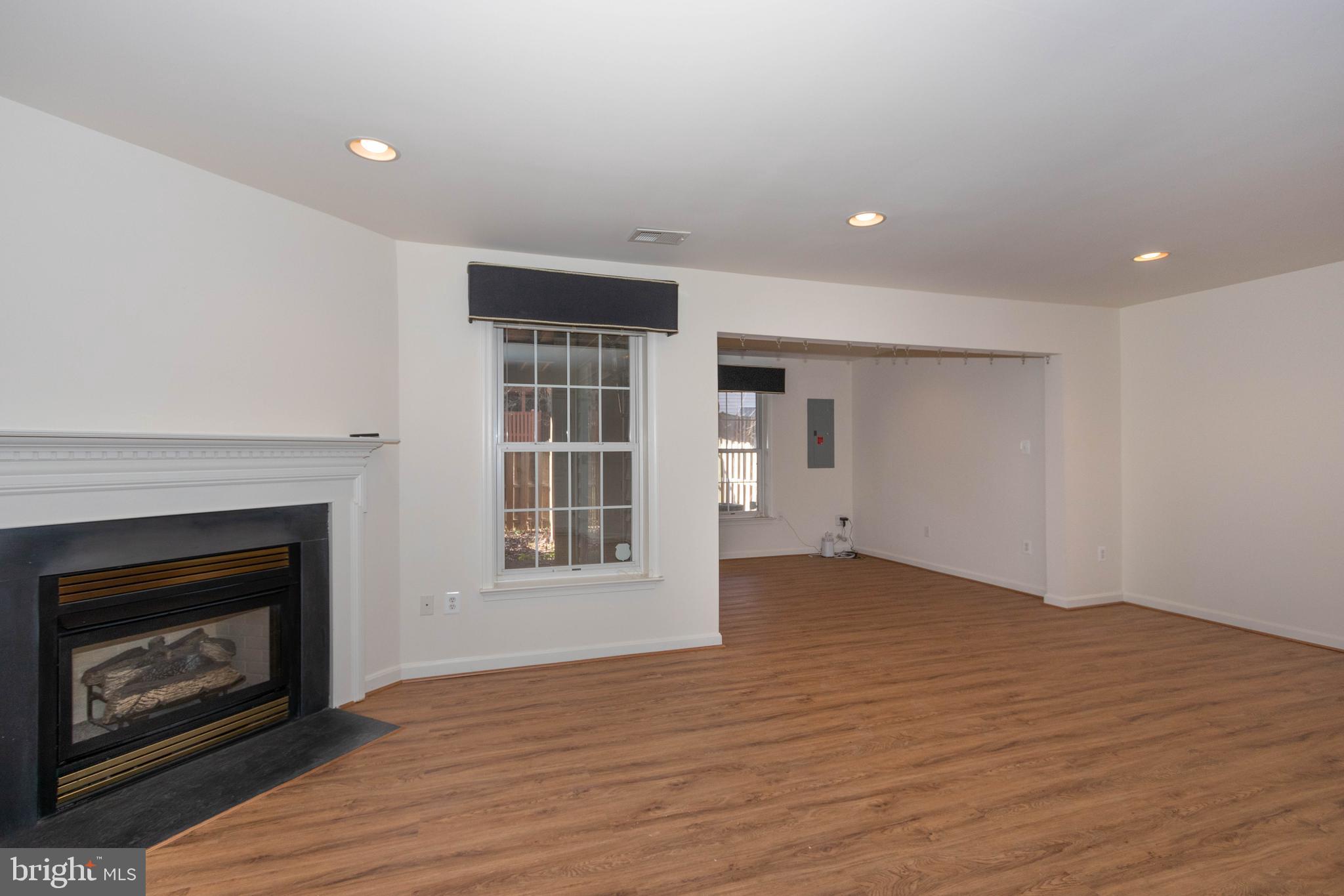 HIGHLAND OAKS - Residential Lease