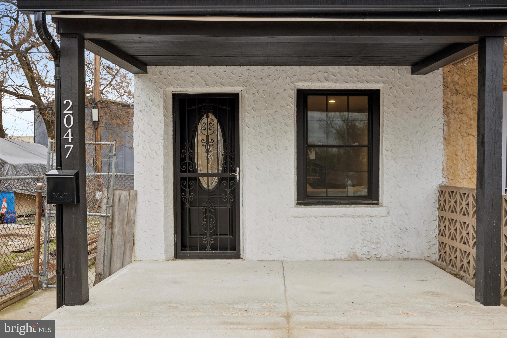 2047 N RANDOLPH STREET