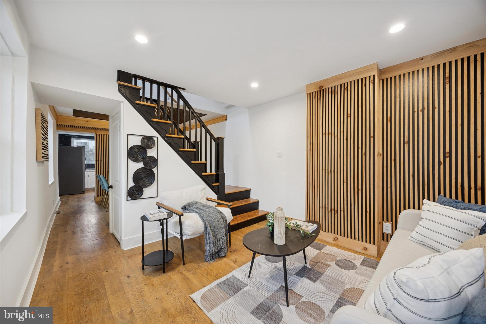 2047 N RANDOLPH STREET