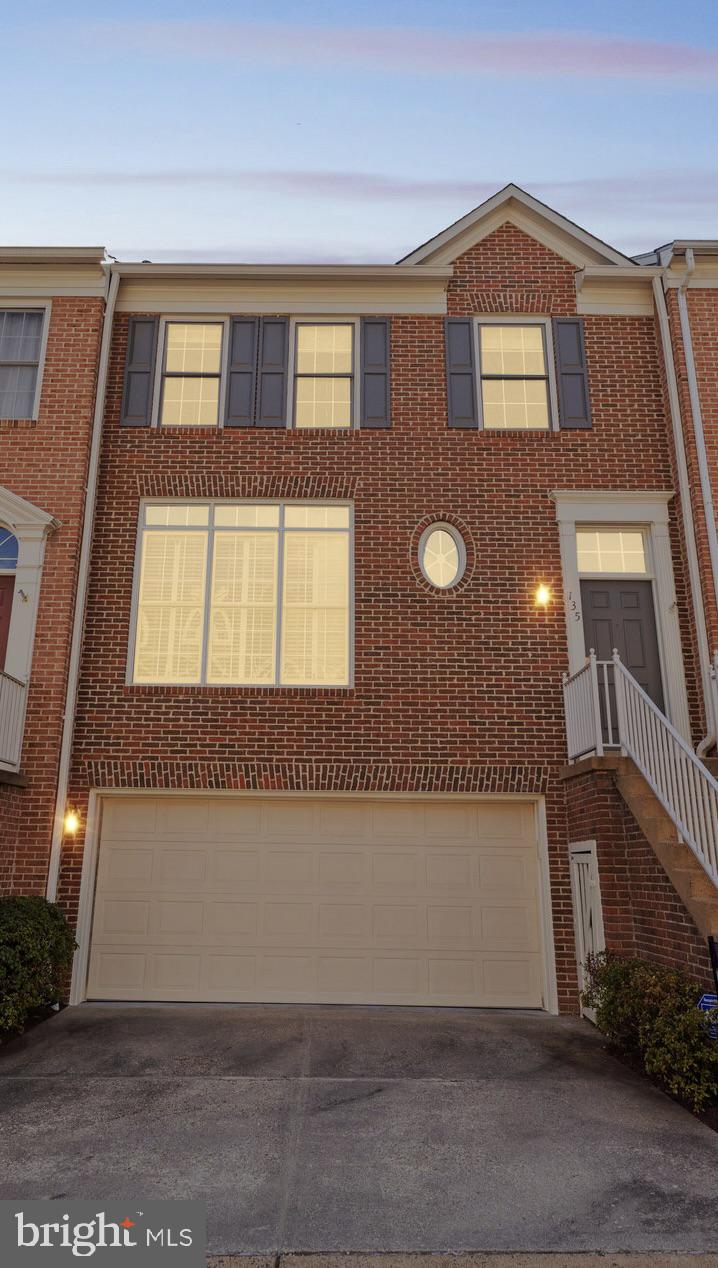 135 ROLAND COURT SW