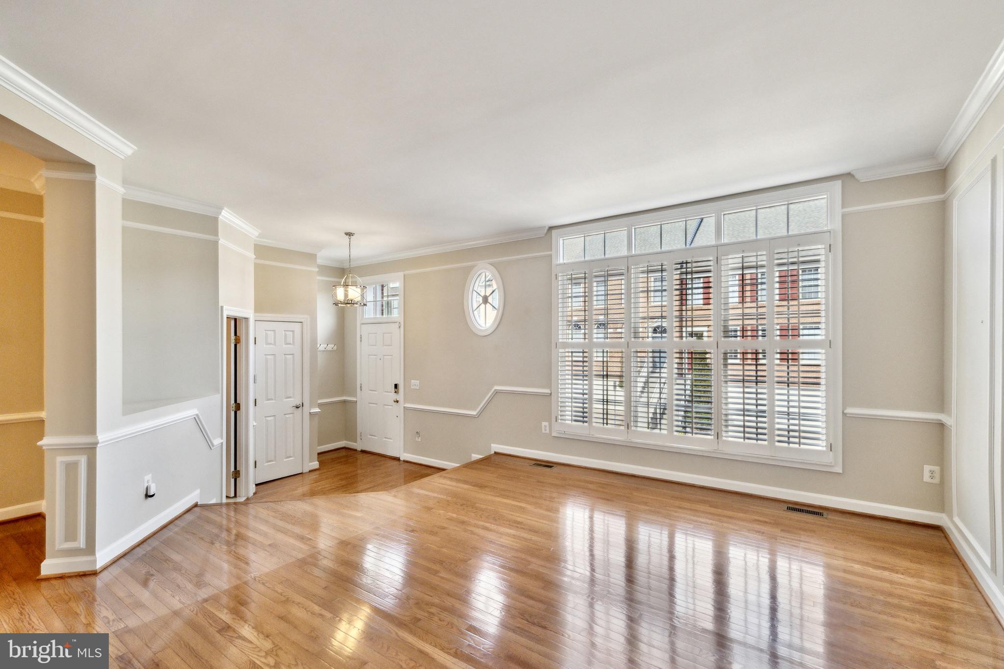 135 ROLAND COURT SW