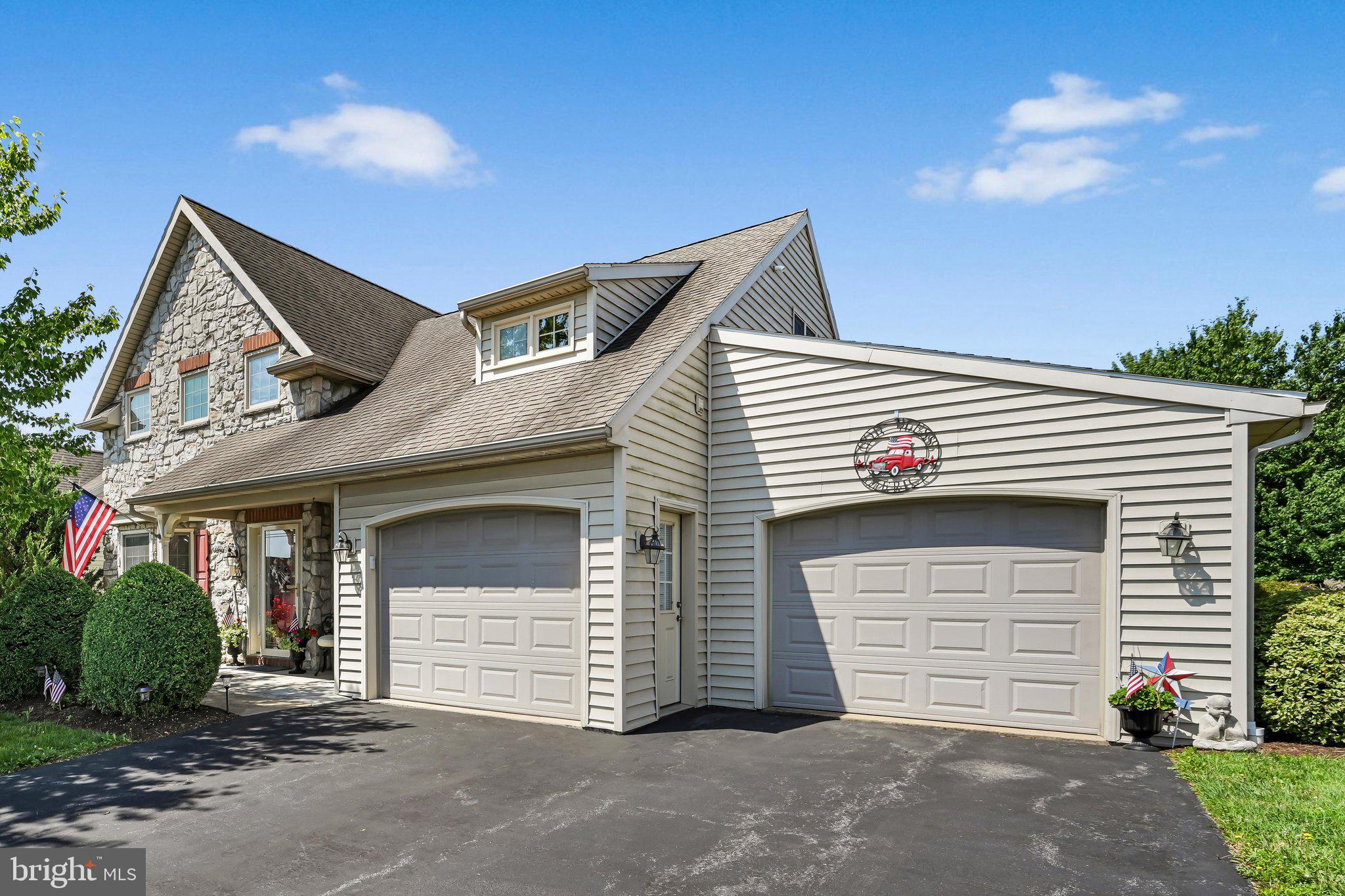 1066 CAMBRIDGE DRIVE