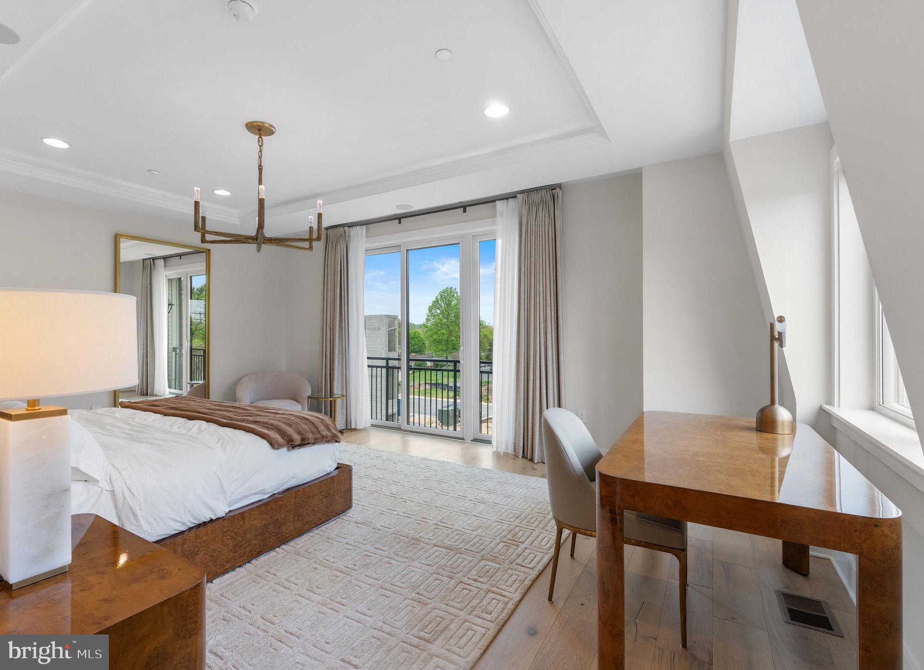 CHAIN BRIDGE - Residential