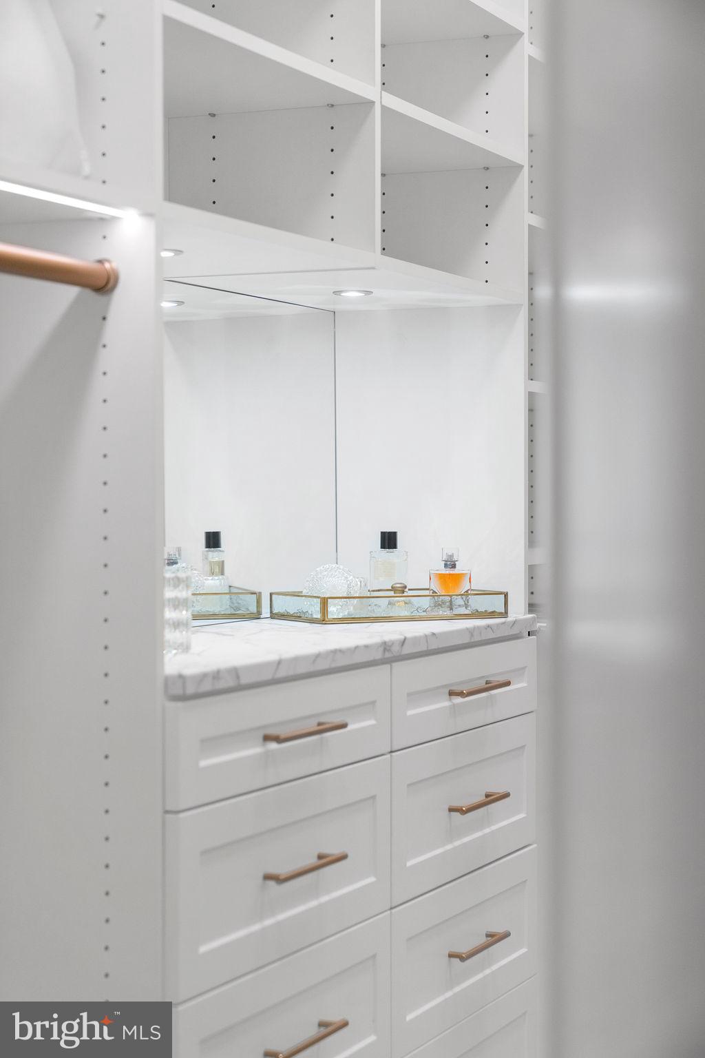 CHAIN BRIDGE - Residential