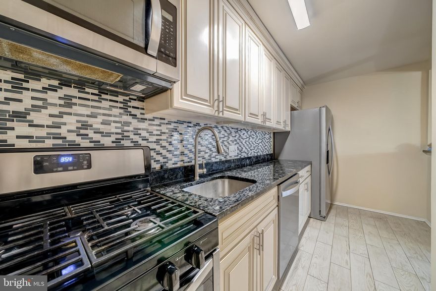 Location, Location, Hardwood Floor, Carpet in Bedrooms. Gourmet kitchen with Granite
countertop, beautiful Cabinets, and New Whirlpool appliances. Upgraded Bathroom with tiles and tub.
Balcony look over a very nice view, swimming pool, and playground. Very spacious and has lots of closets, Gas and
Water is included in Condo Fee. Community has pool & tot lots. Prime Location near to Mosaic District, close to all major highways,  shopping across of the street, lots of restaurants and shopping; Location Location,