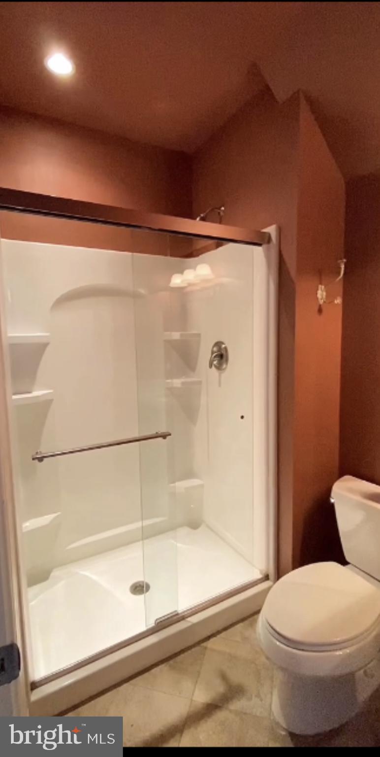 COURTHOUSE WOODS - Residential Lease