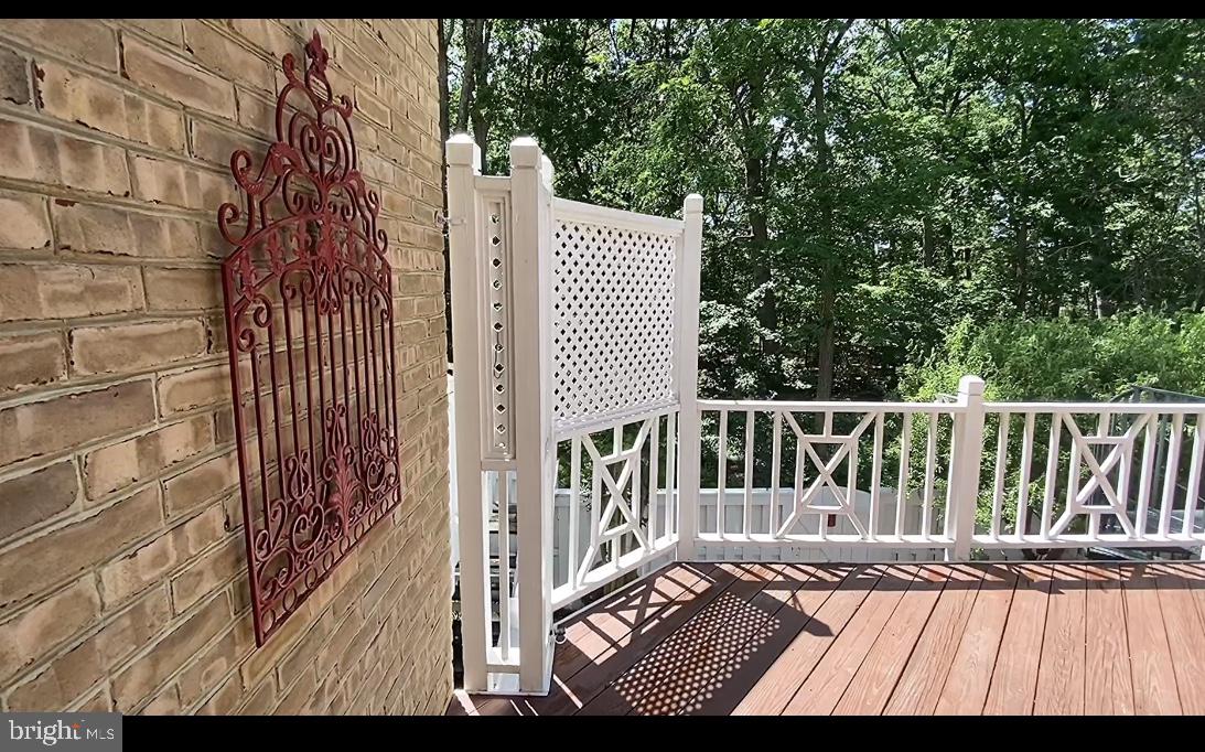 COURTHOUSE WOODS - Residential Lease